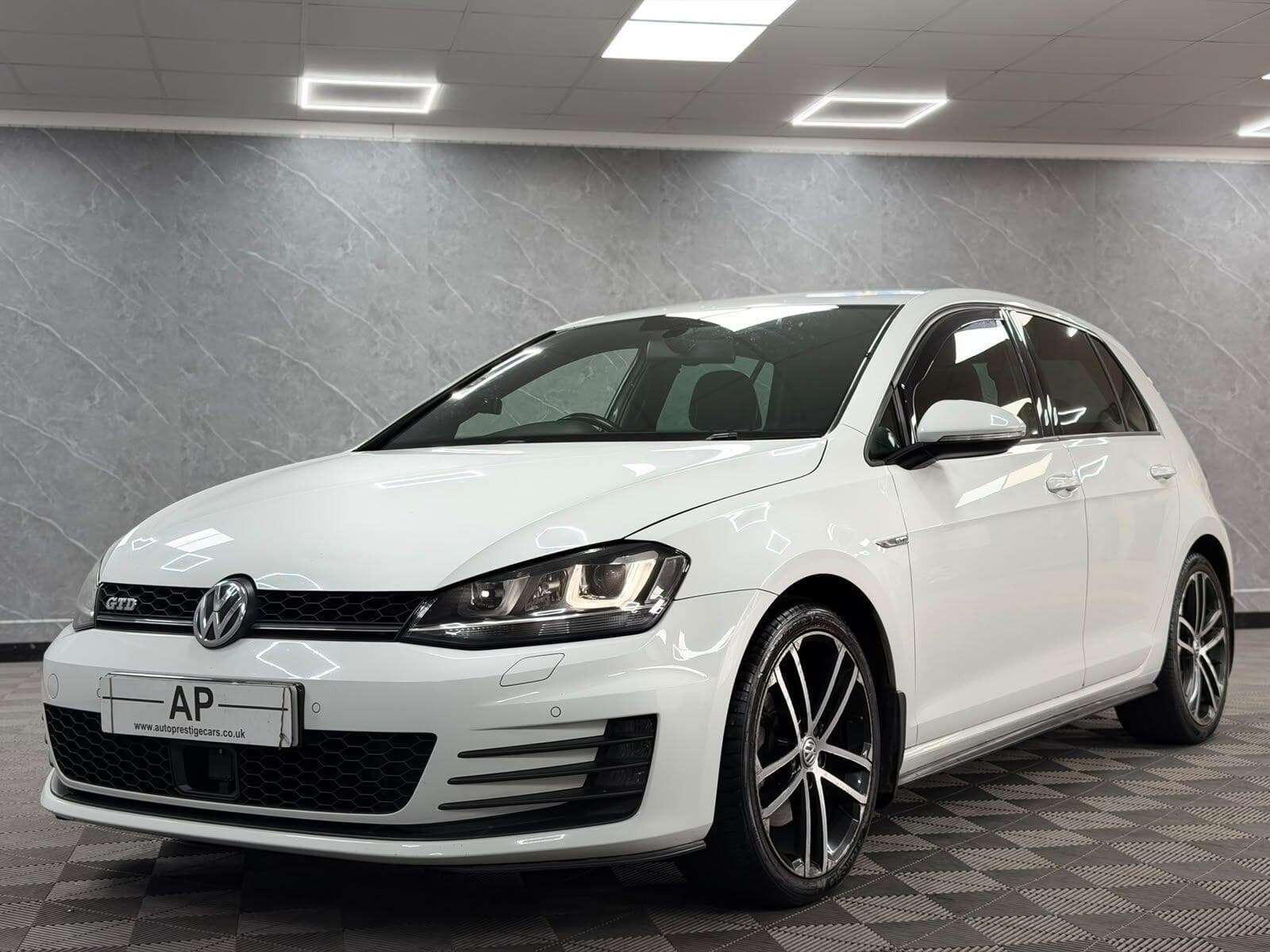 2015 Volkswagen Golf - Thumbnail 17