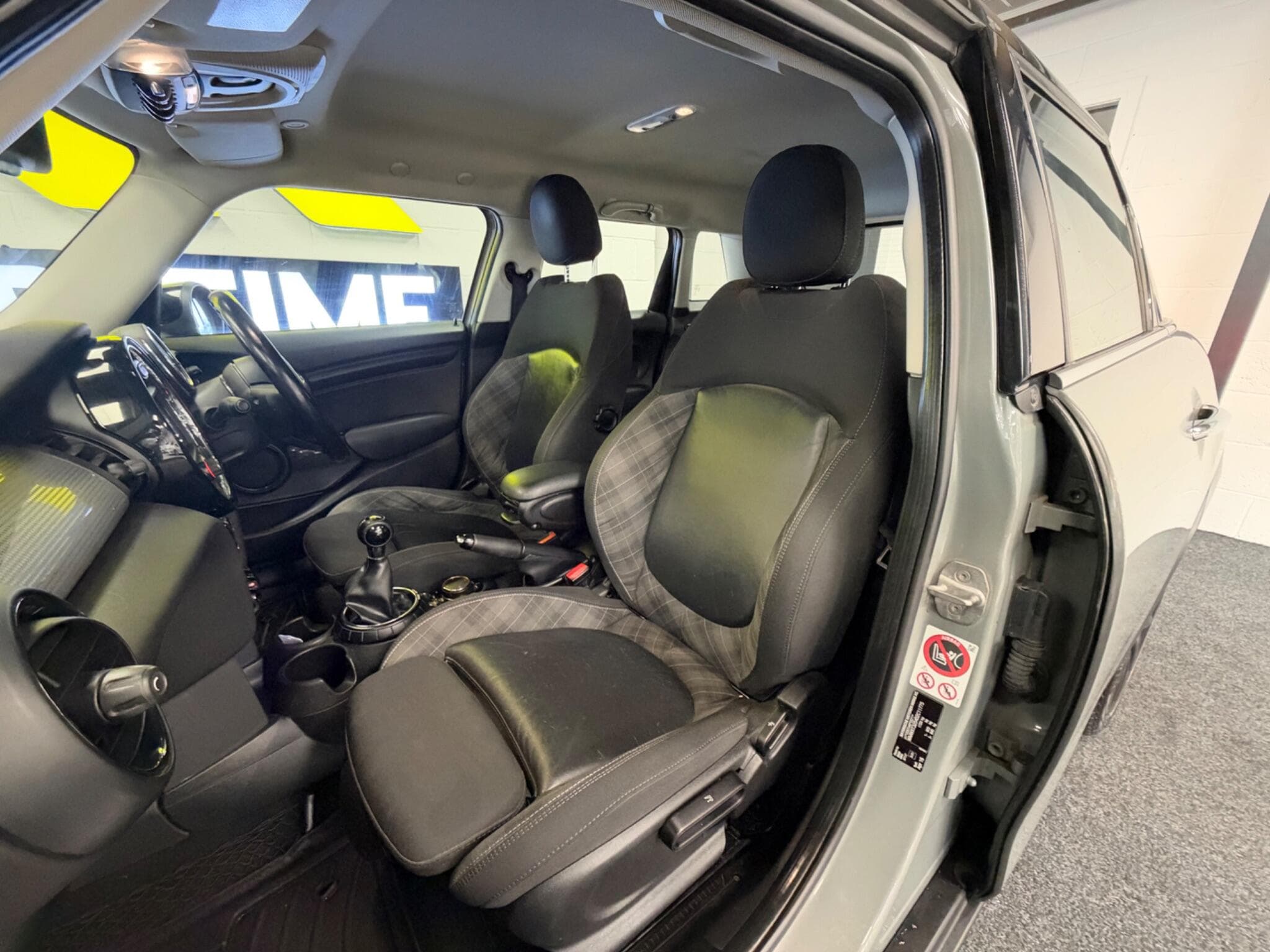 2016 MINI Hatch - Thumbnail 31