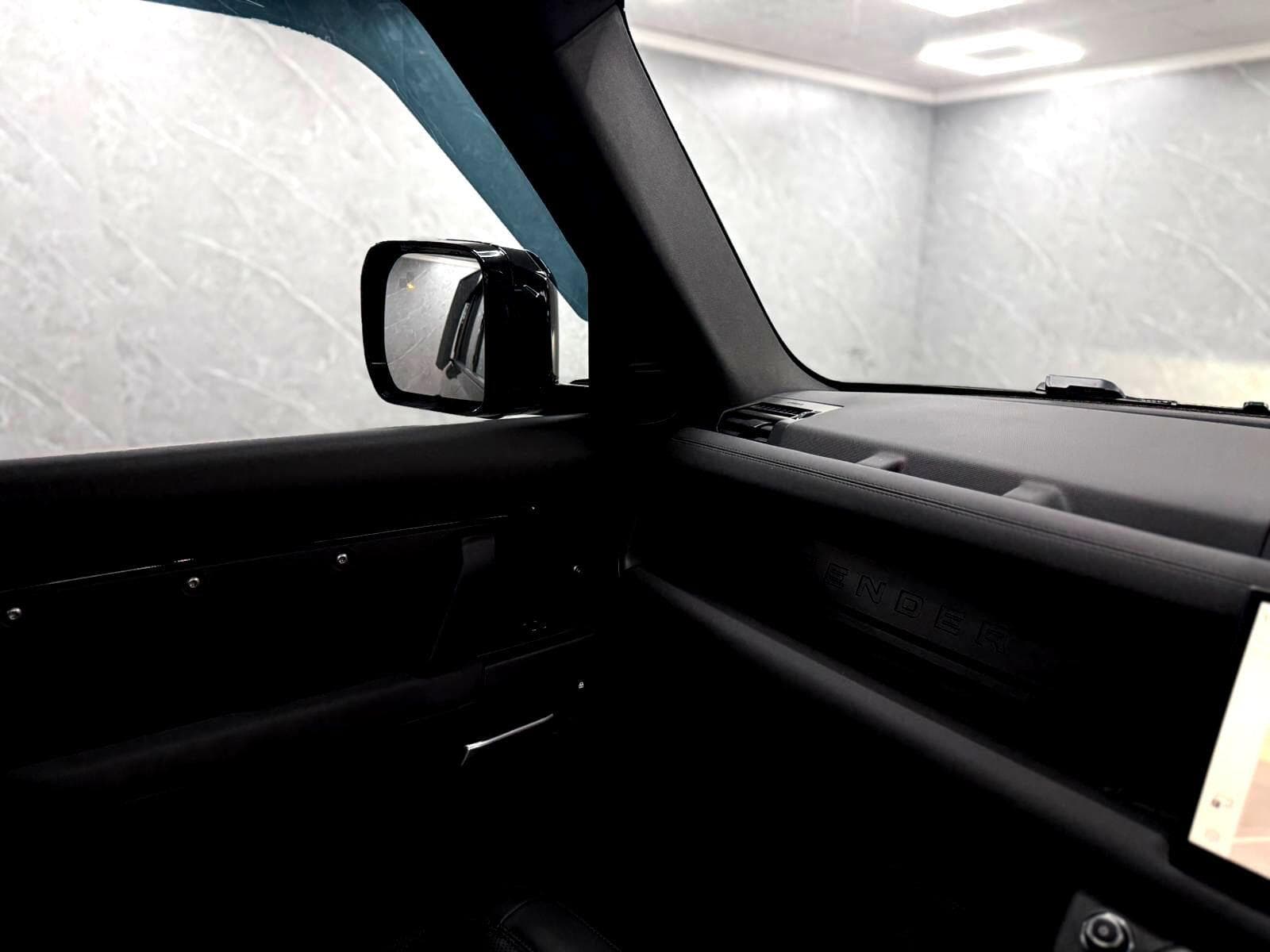 2025 Land Rover Defender 110 - Thumbnail 53