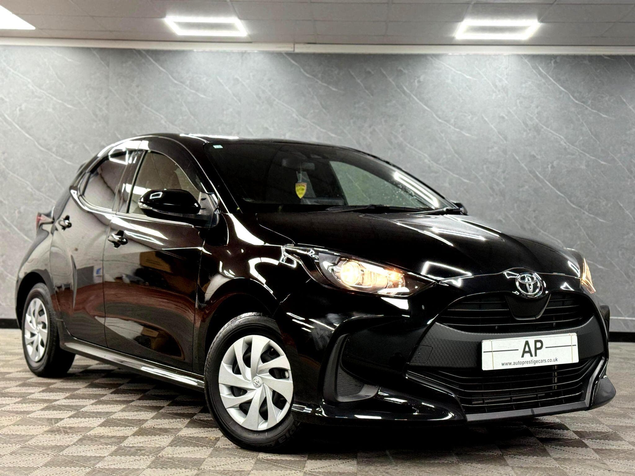 2023 Toyota Yaris - Main