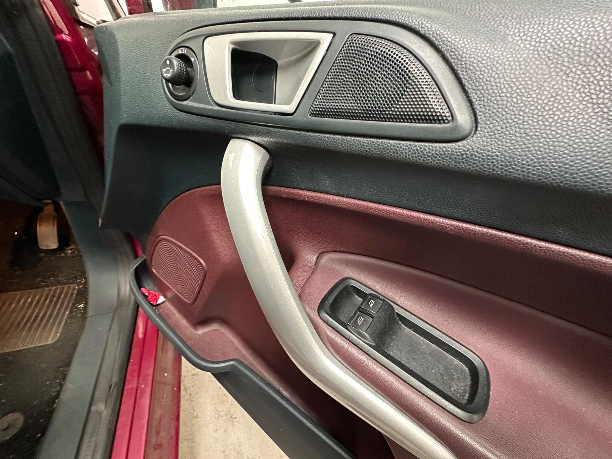 2012 Ford Fiesta - Thumbnail 13