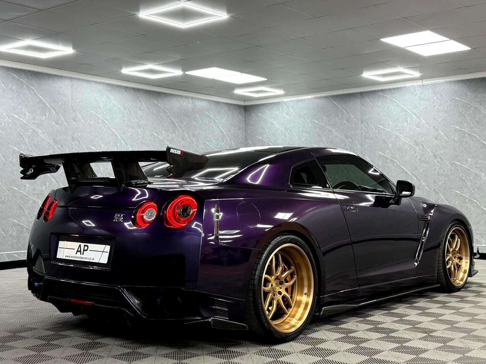 2011 Nissan GT-R - Thumbnail 58