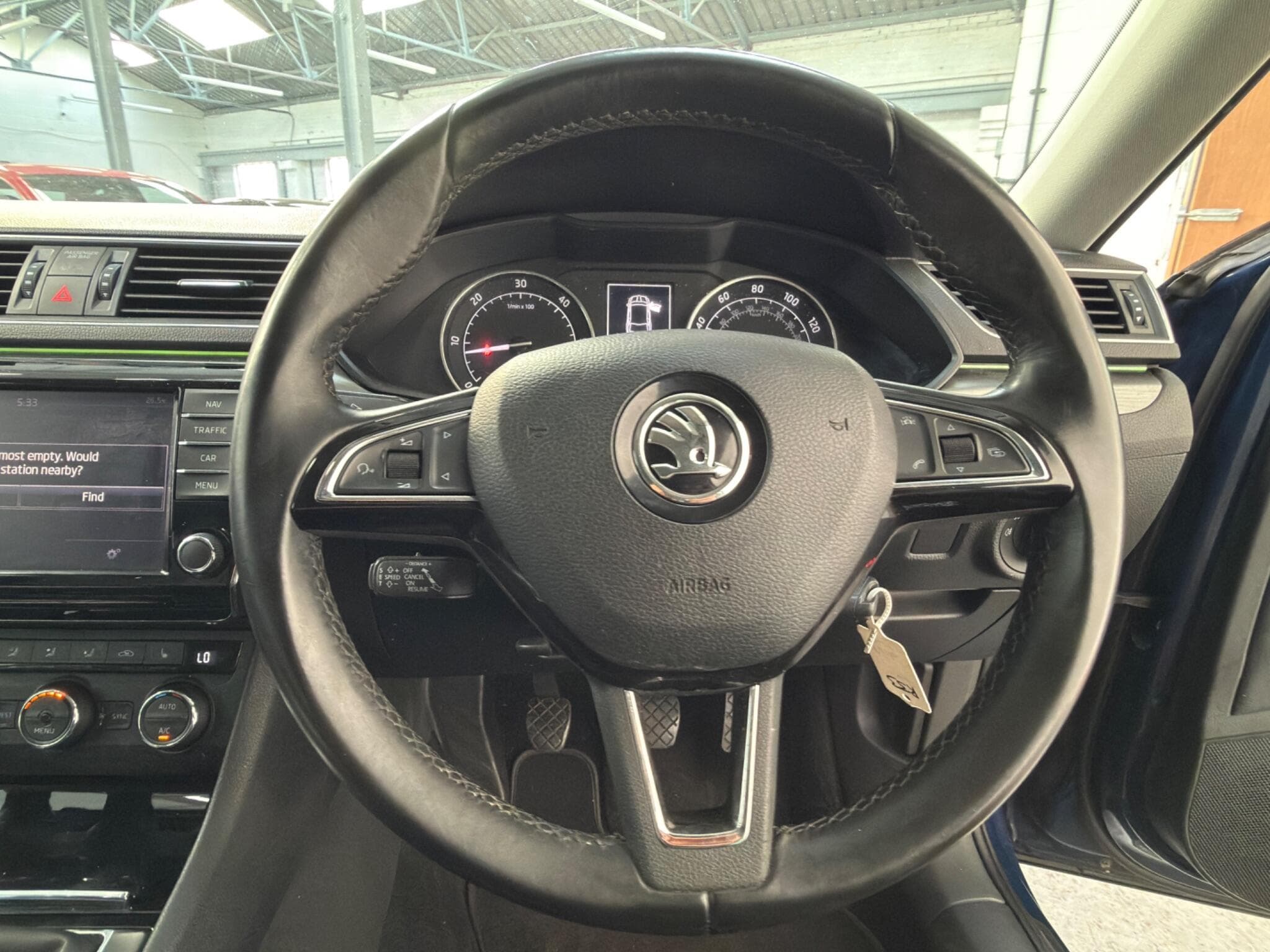 2016 Skoda Superb - Thumbnail 19
