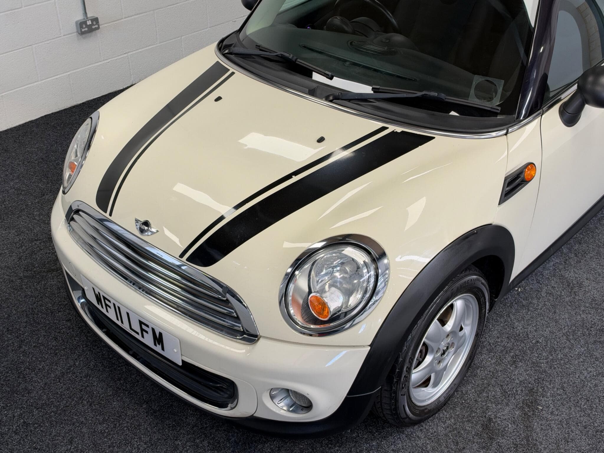 2011 MINI Hatch - Thumbnail 6