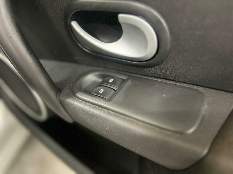 2011 Renault Clio - Thumbnail 20