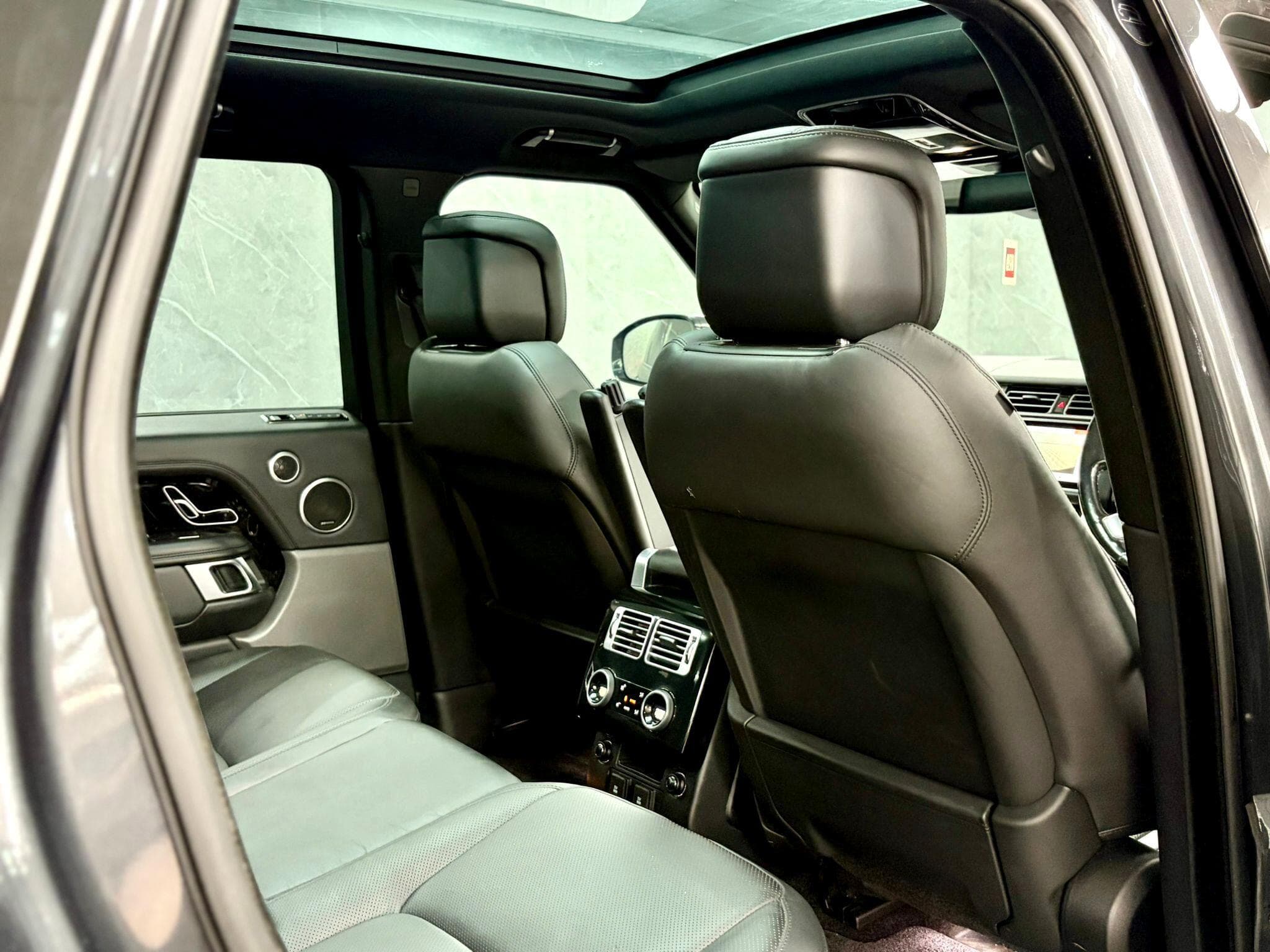 2018 Land Rover Range Rover - Thumbnail 34