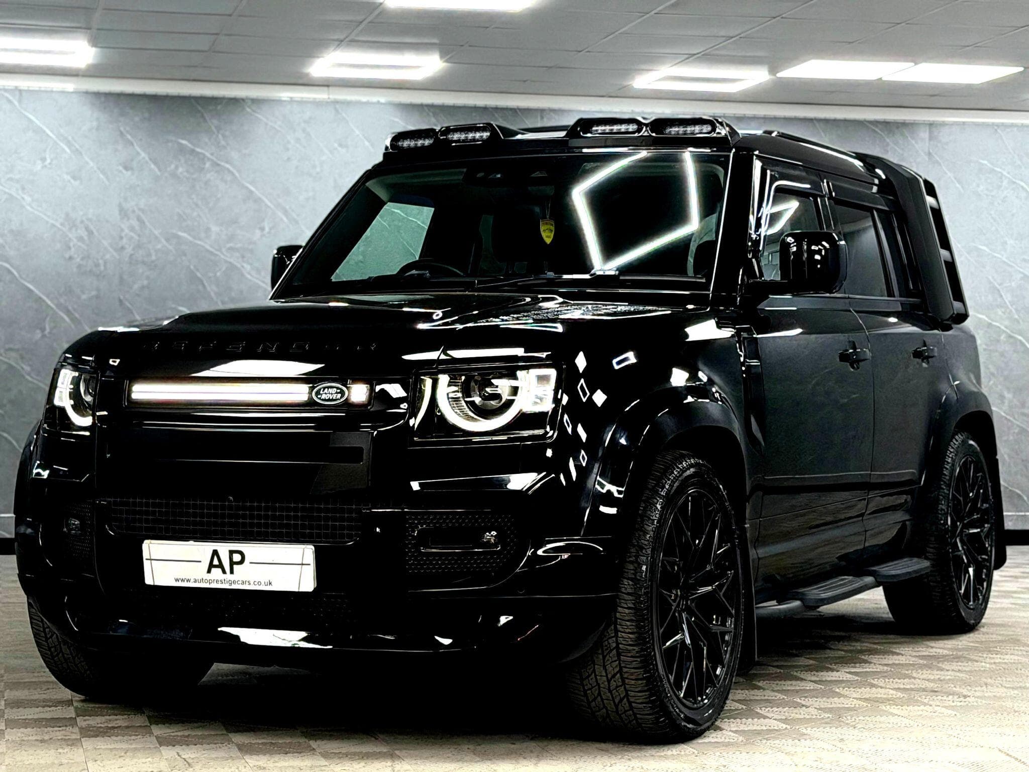 2024 Land Rover Defender 110 - Thumbnail 12