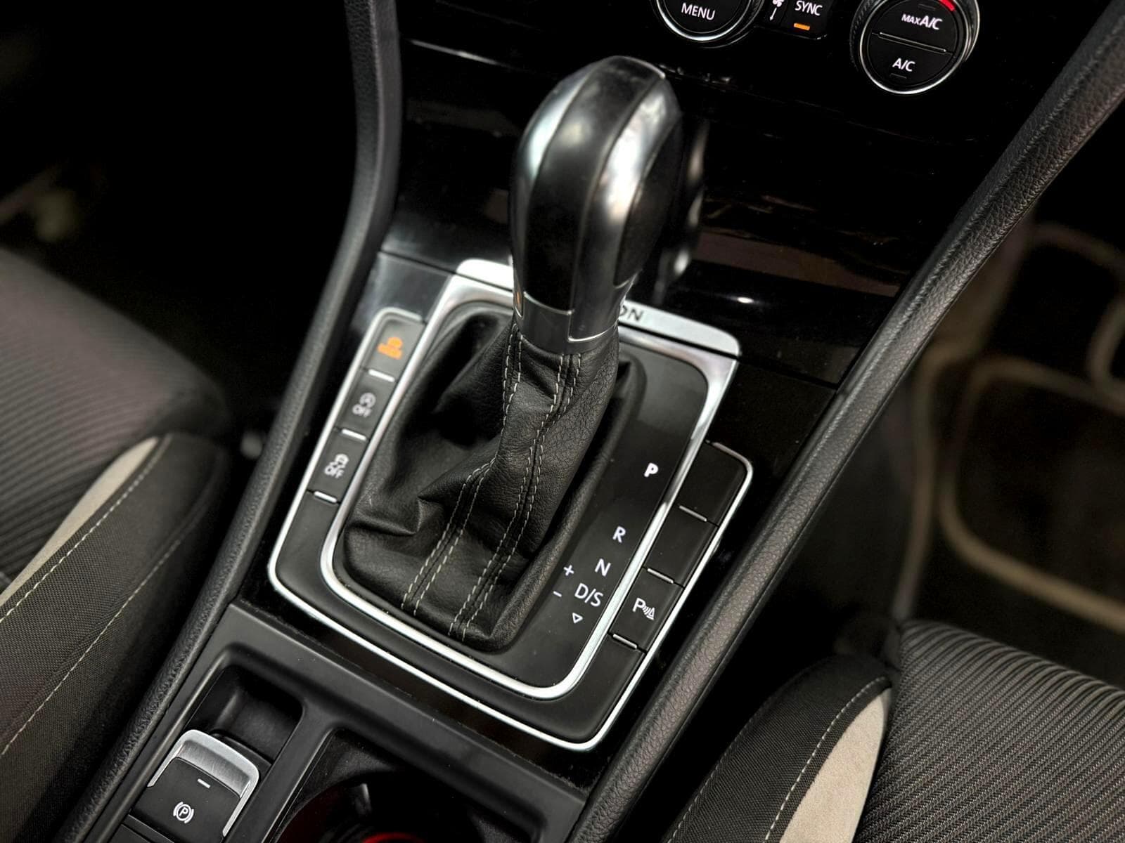 2015 Volkswagen Golf - Thumbnail 49