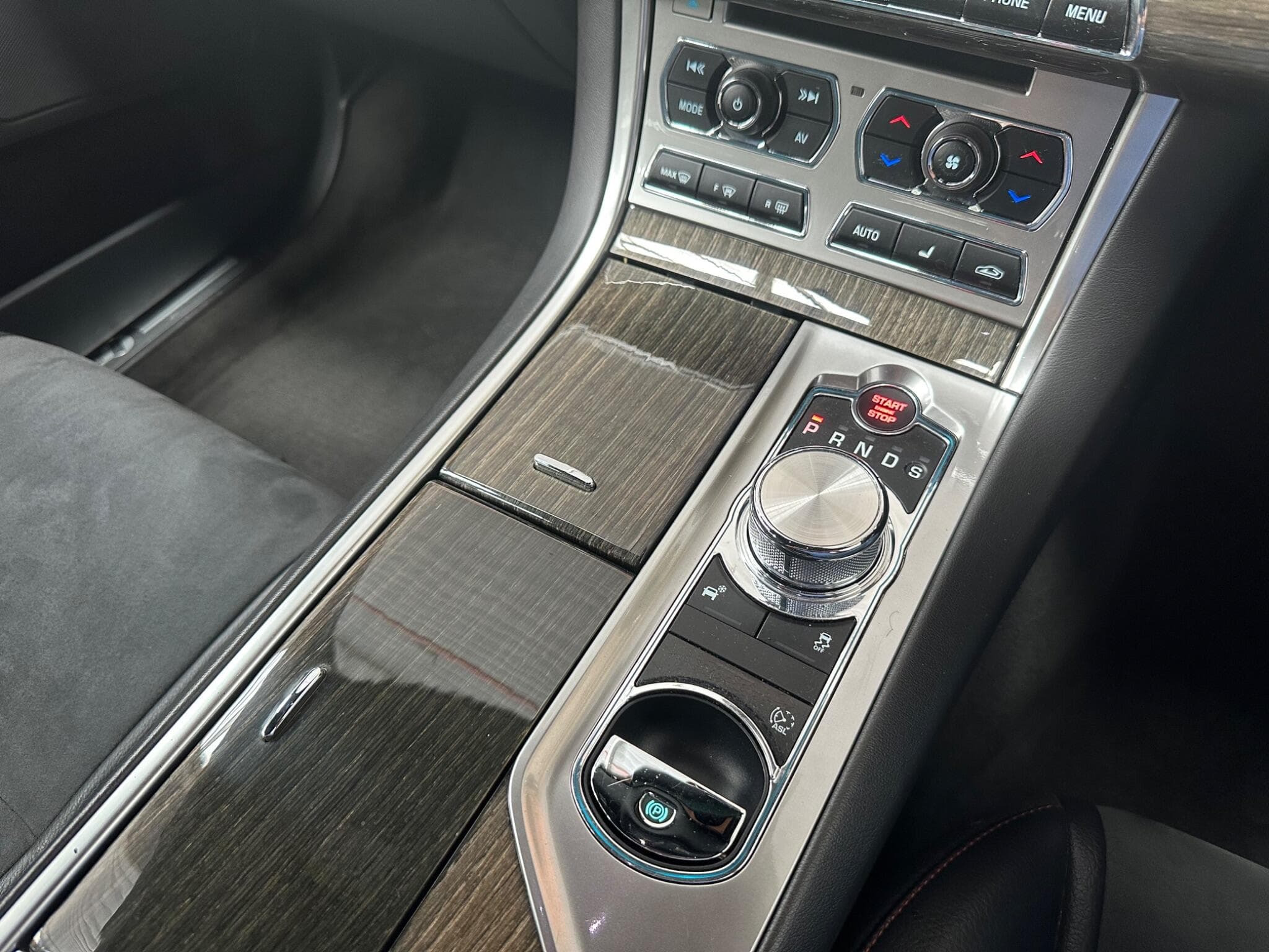2015 Jaguar XF - Thumbnail 16