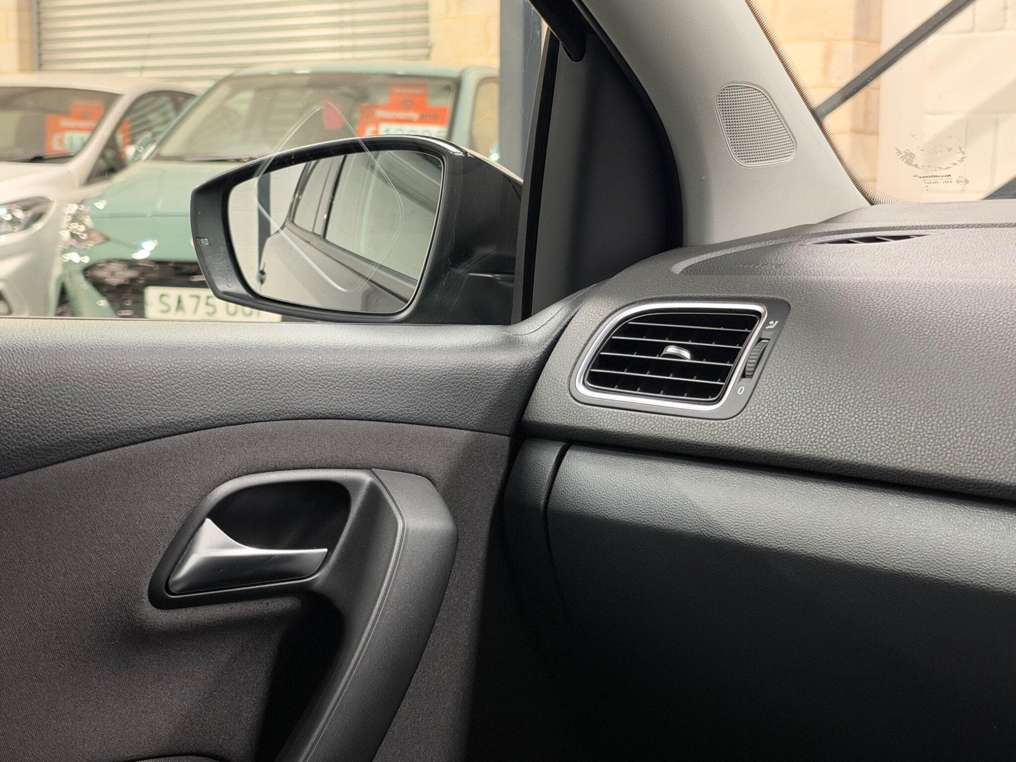 2012 Volkswagen Polo - Thumbnail 40