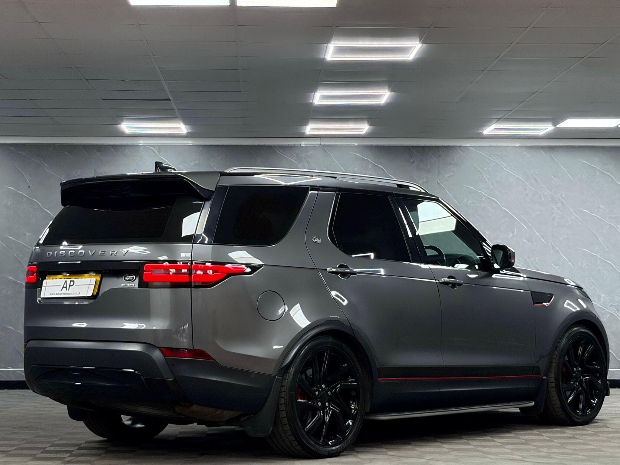2017 Land Rover Discovery - Thumbnail 43