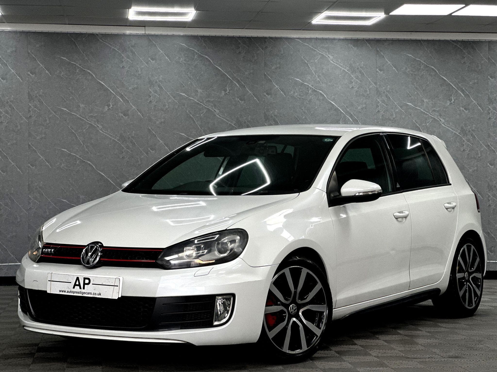 2011 Volkswagen Golf - Image 1