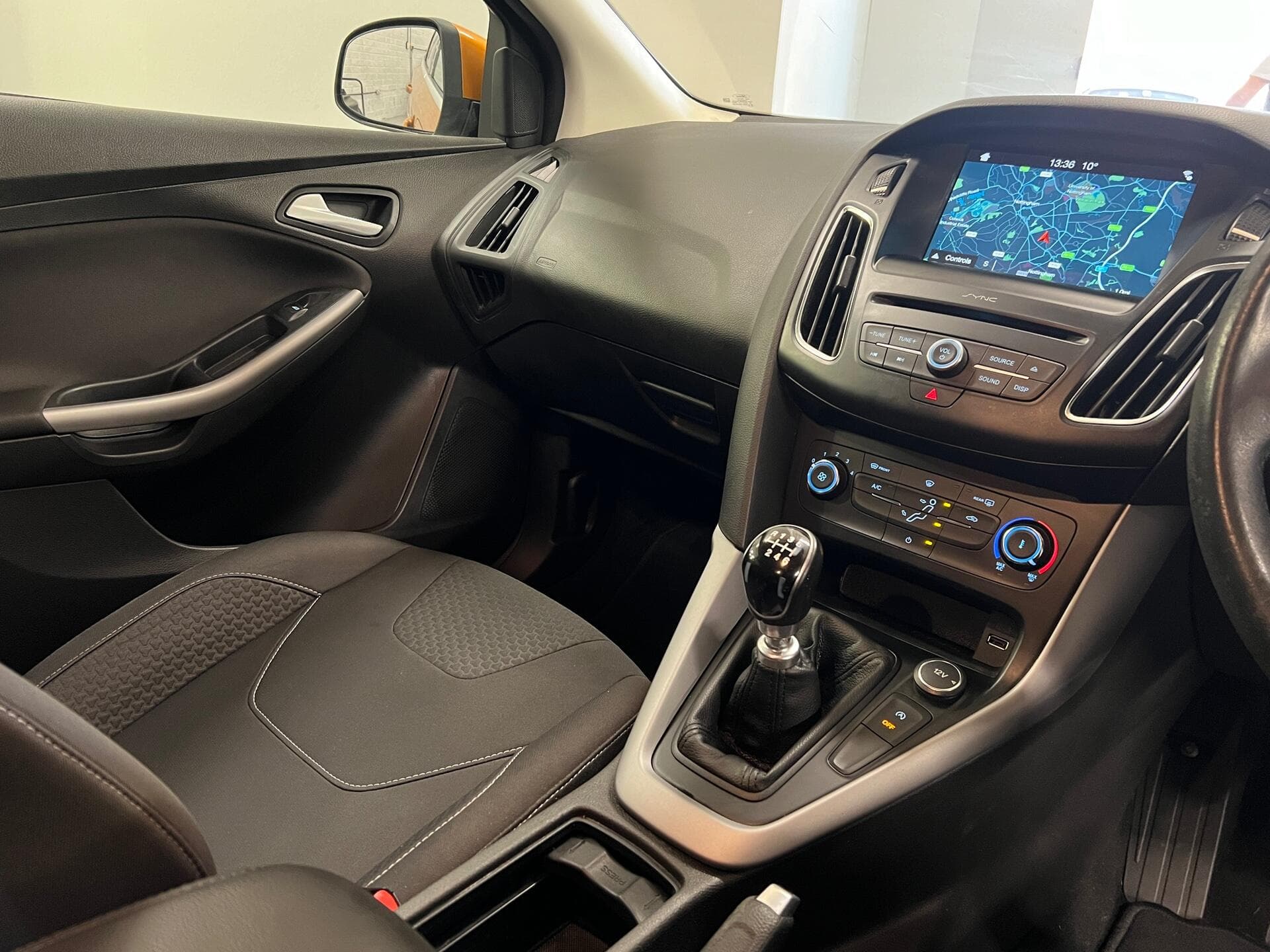 2017 Ford Focus - Thumbnail 33