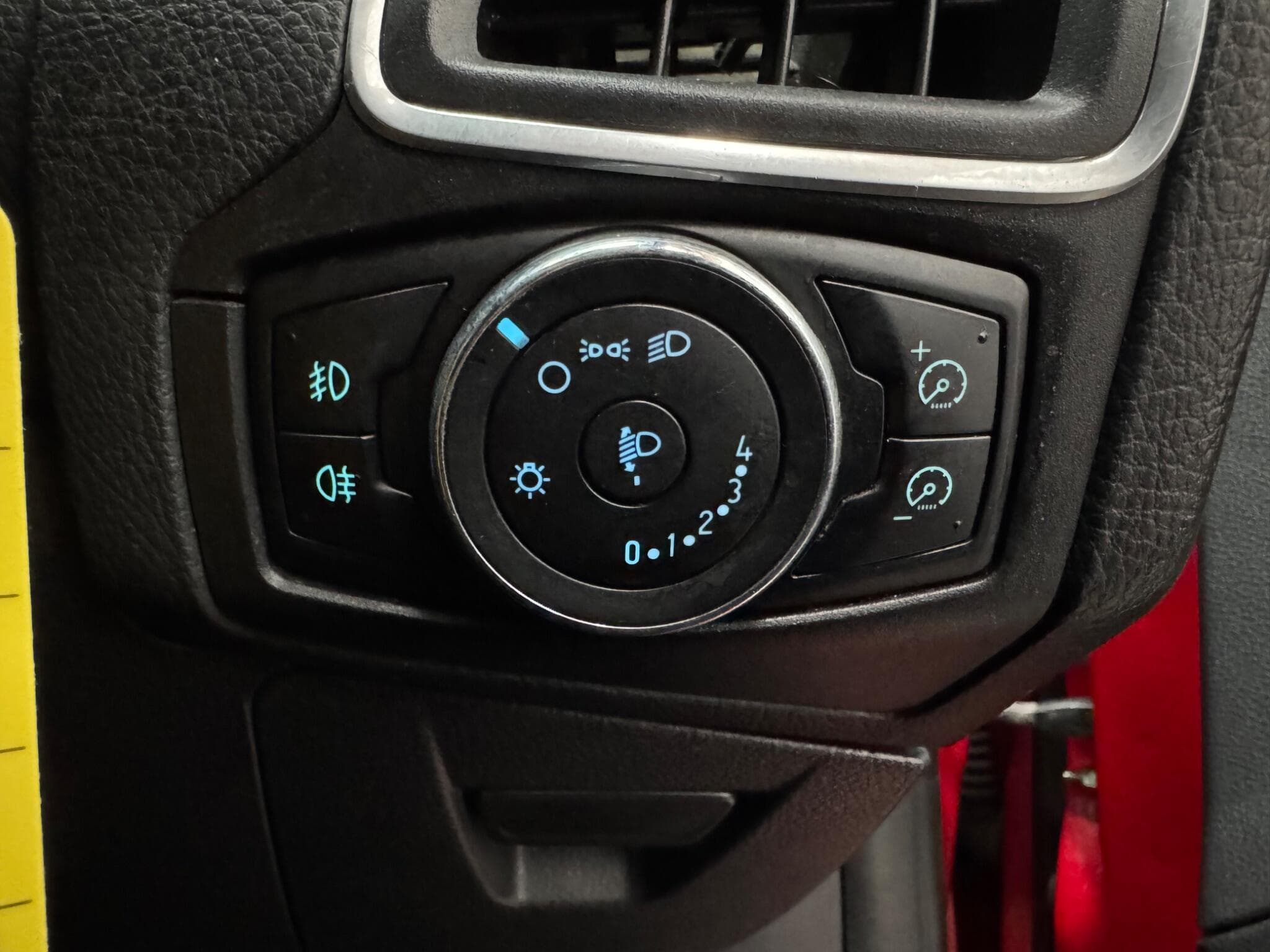 2012 Ford Focus - Thumbnail 21