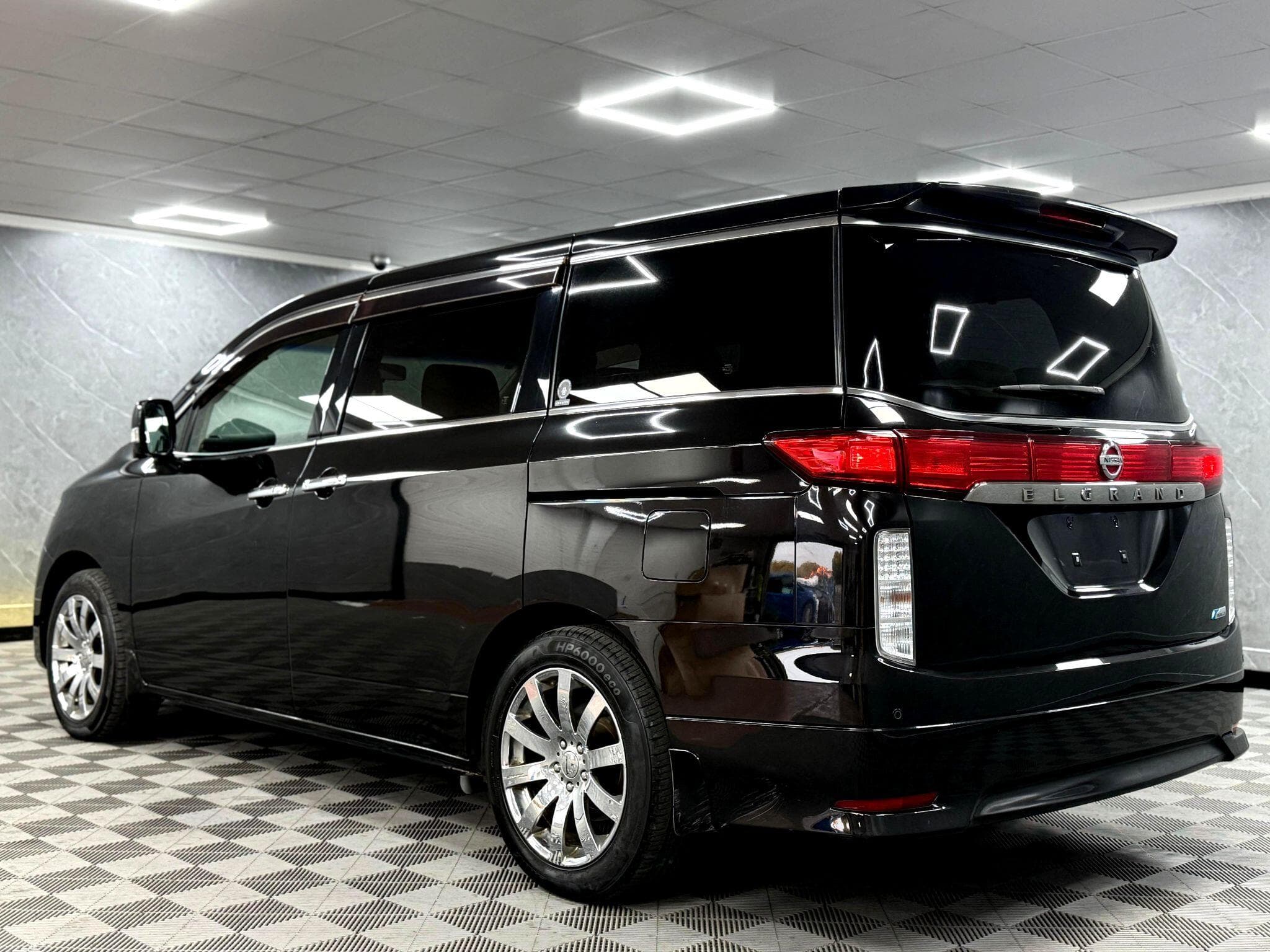 2011 Nissan Elgrand - Thumbnail 12