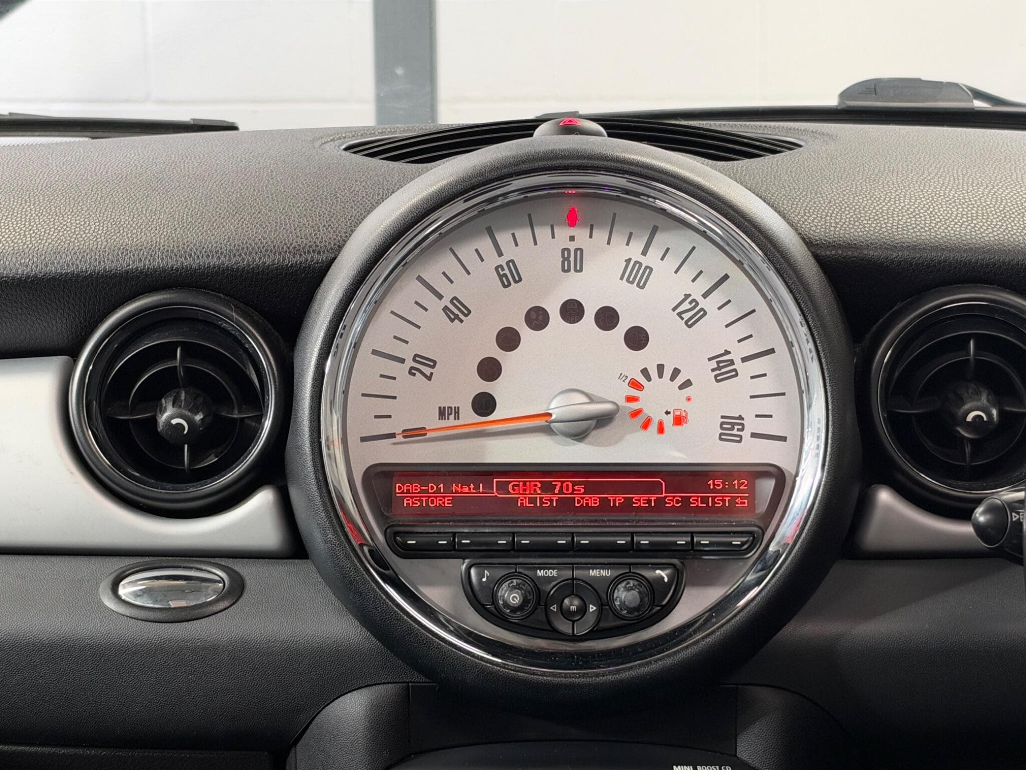 2011 MINI Hatch - Thumbnail 31