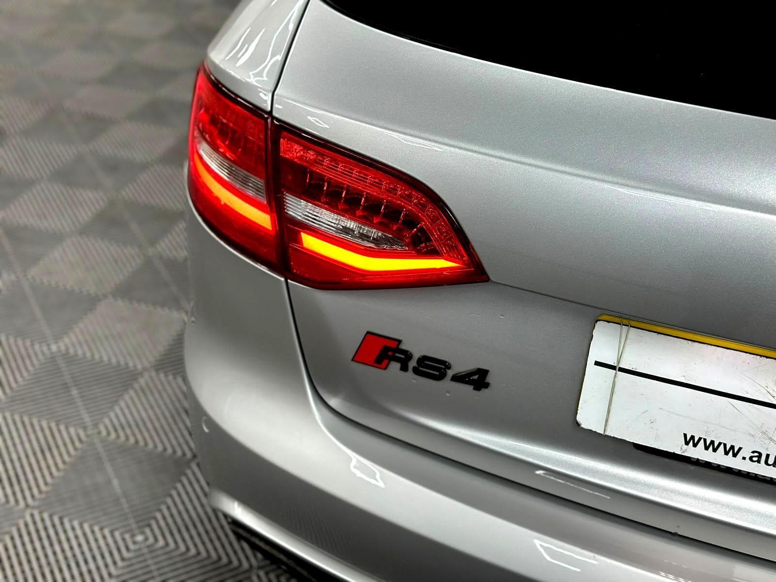 2015 Audi RS4 Avant - Thumbnail 13