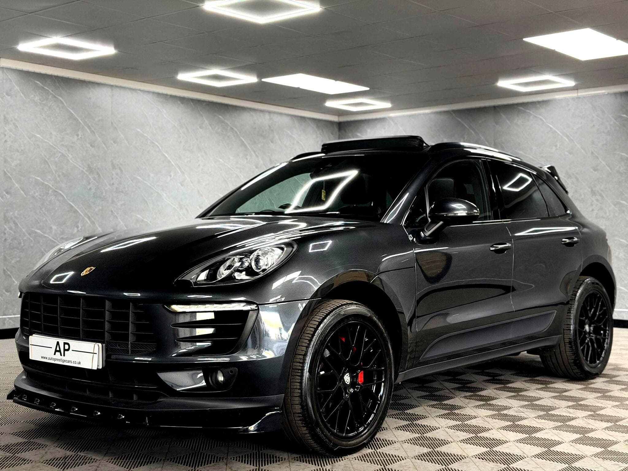 2016 Porsche Macan - Thumbnail 11