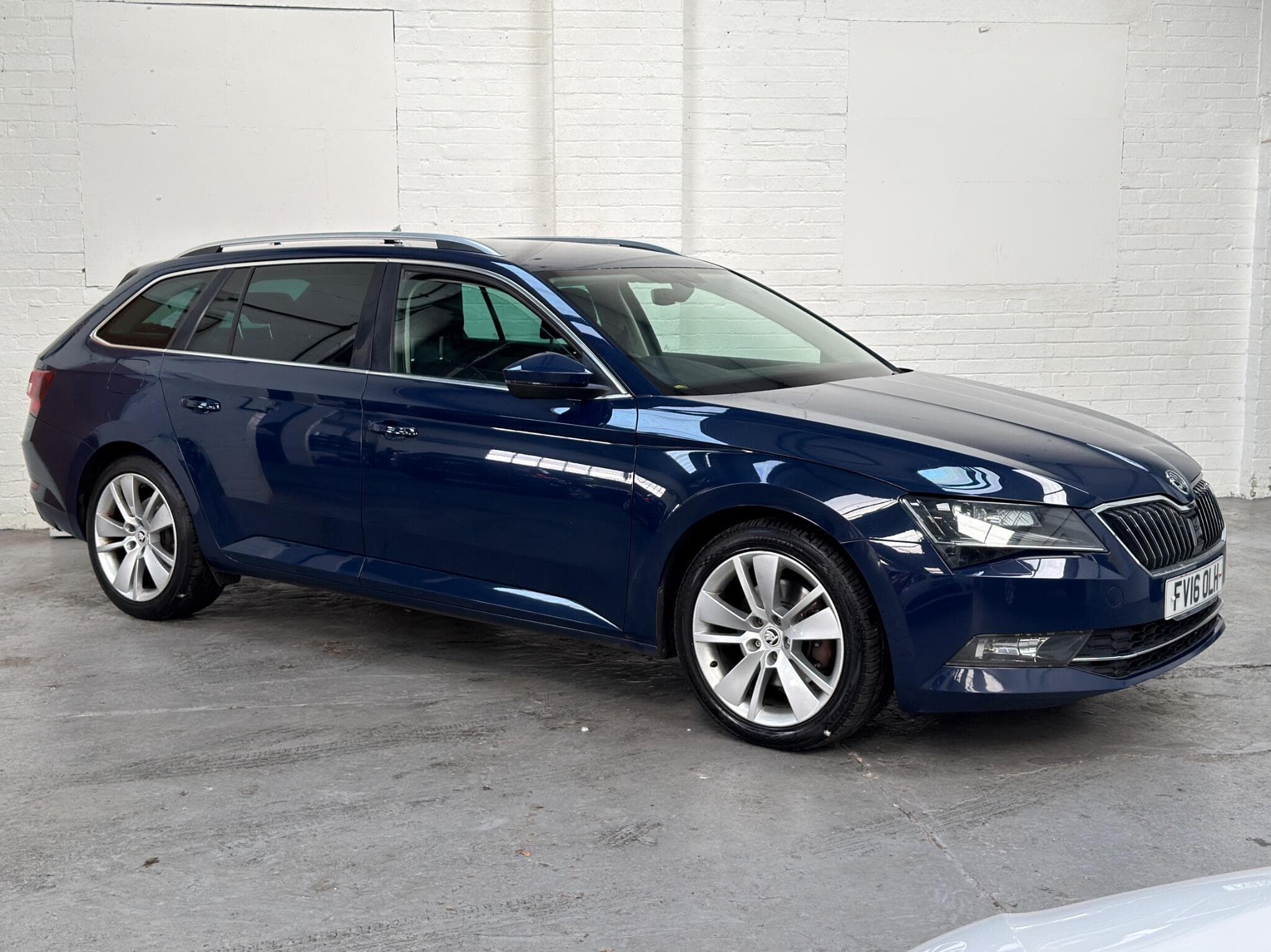 2016 Skoda Superb - Thumbnail 5