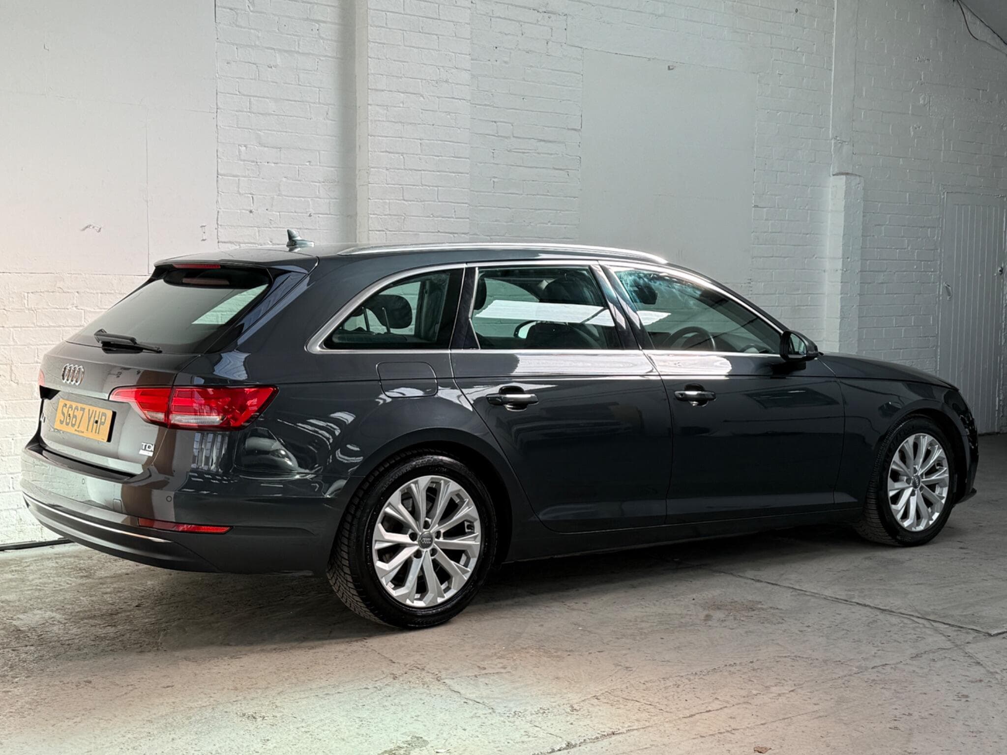 2017 Audi A4 Avant - Thumbnail 11