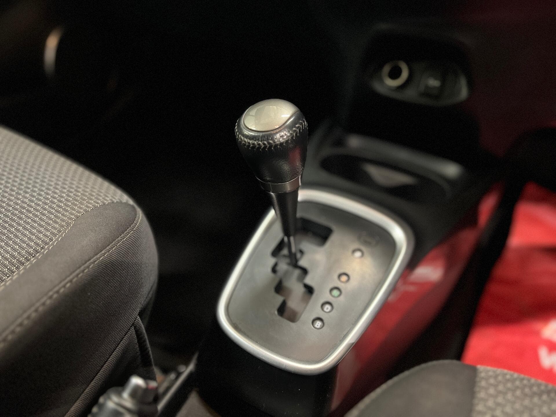 2016 Toyota Yaris - Thumbnail 38