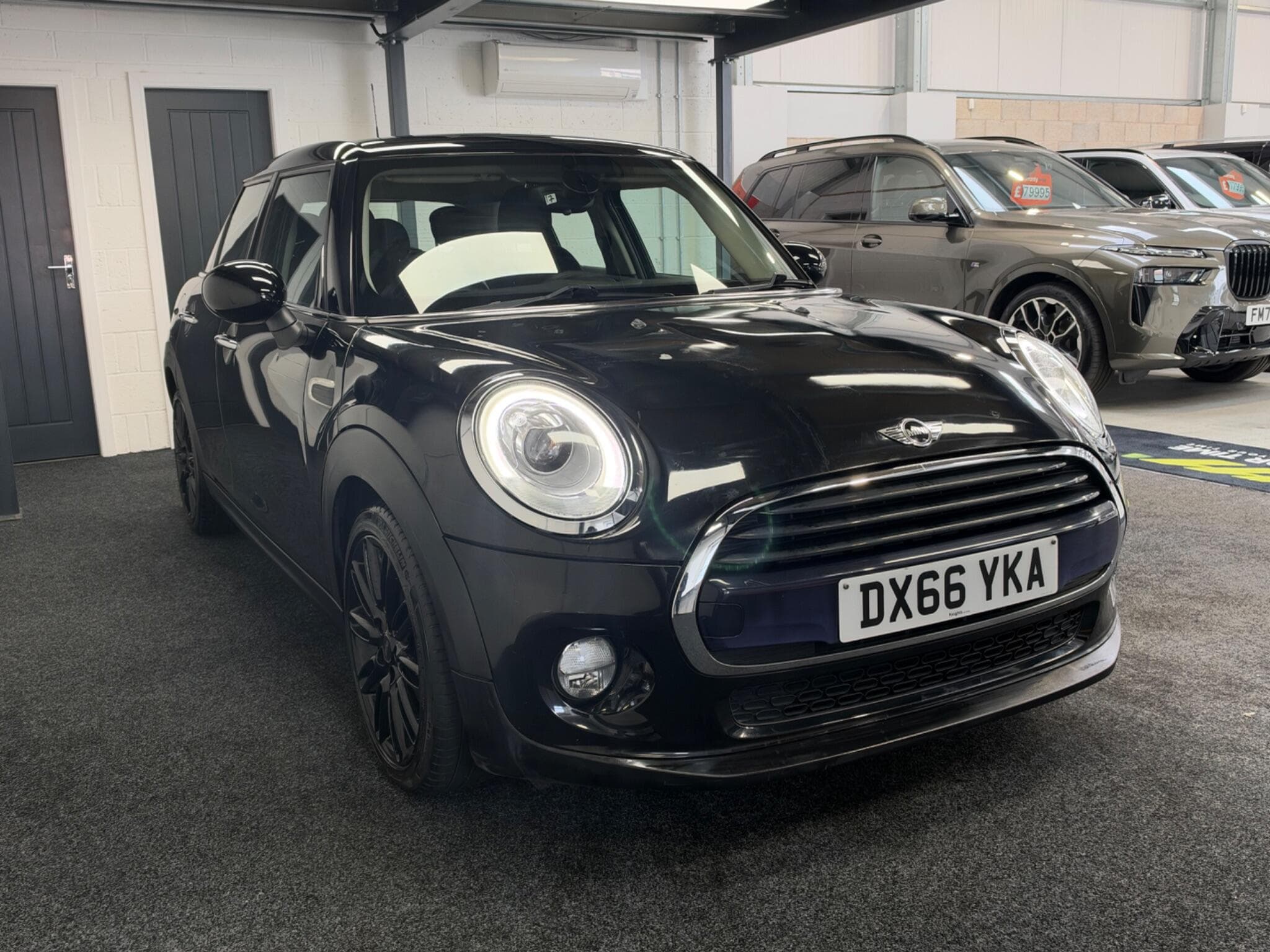 2016 MINI Hatch - Thumbnail 2