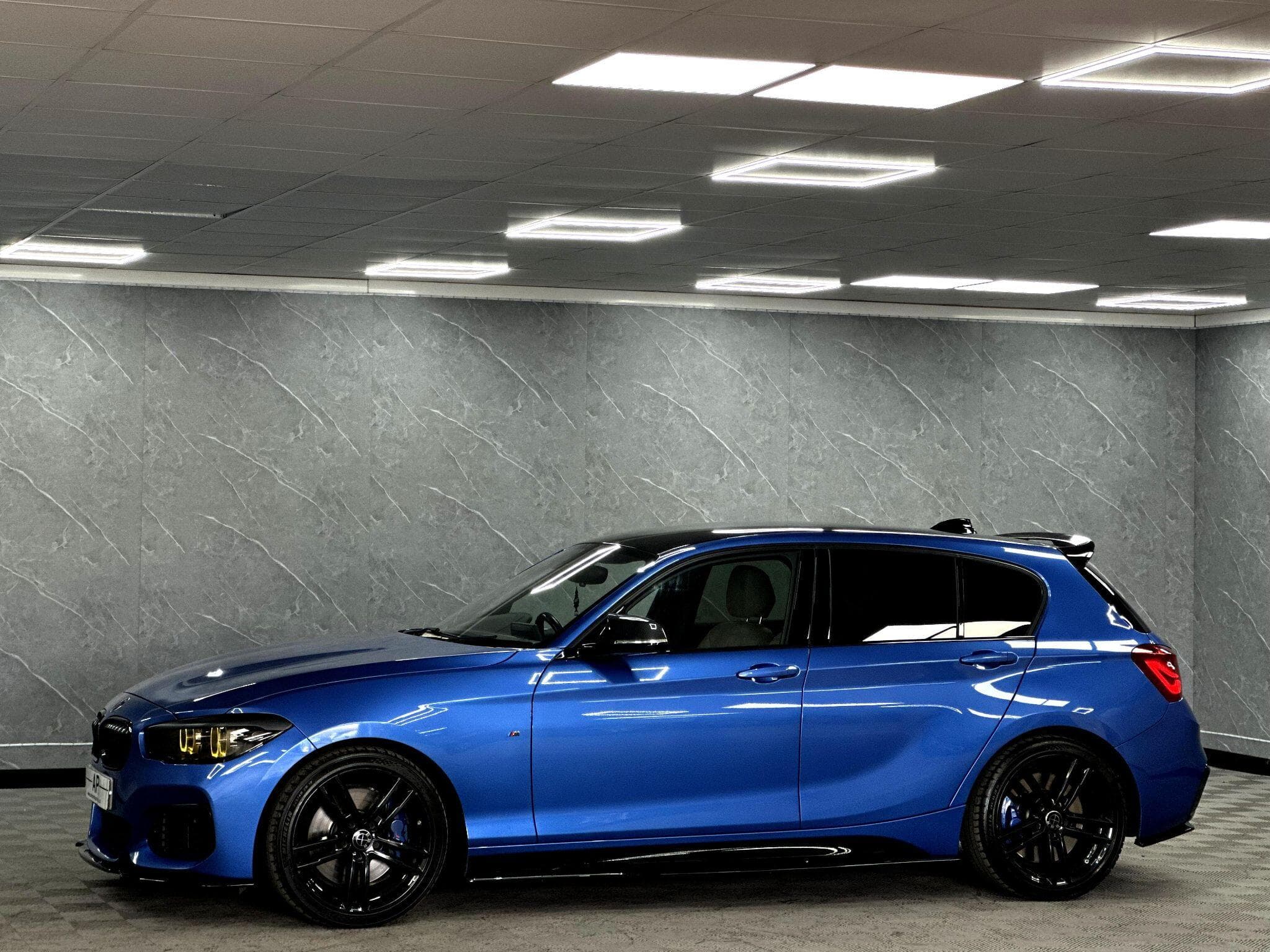 2017 BMW 1 Series - Thumbnail 8