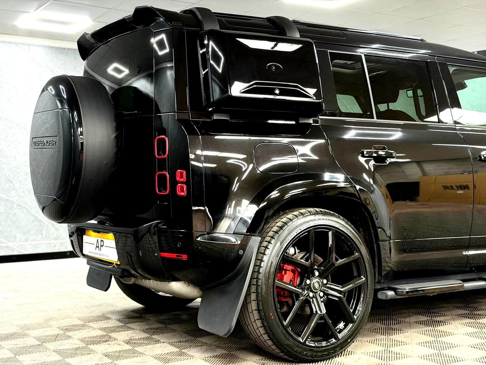 2024 Land Rover Defender 110 - Thumbnail 29