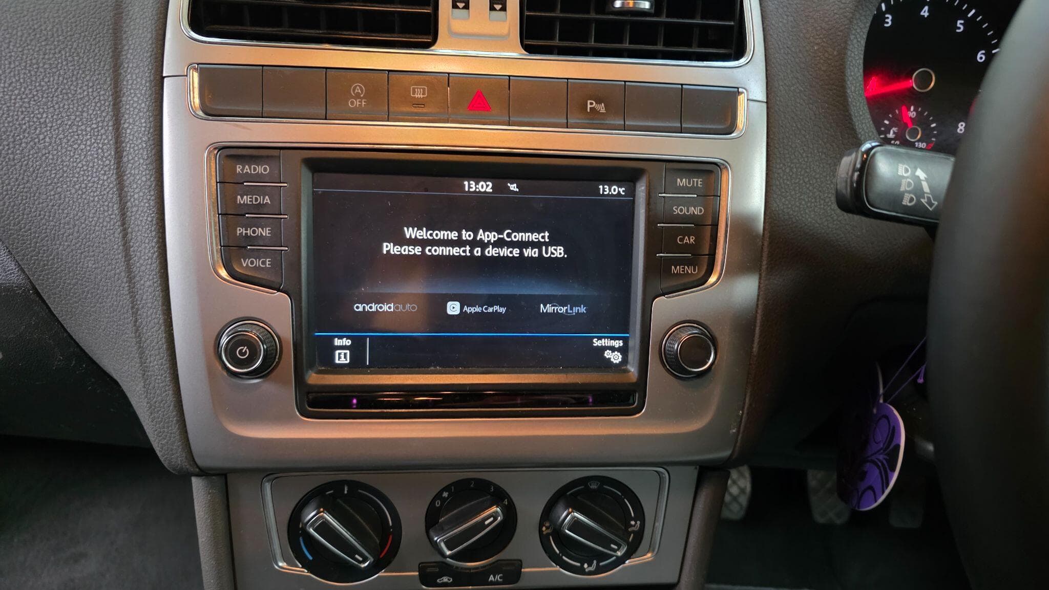 2016 Volkswagen Polo - Thumbnail 23