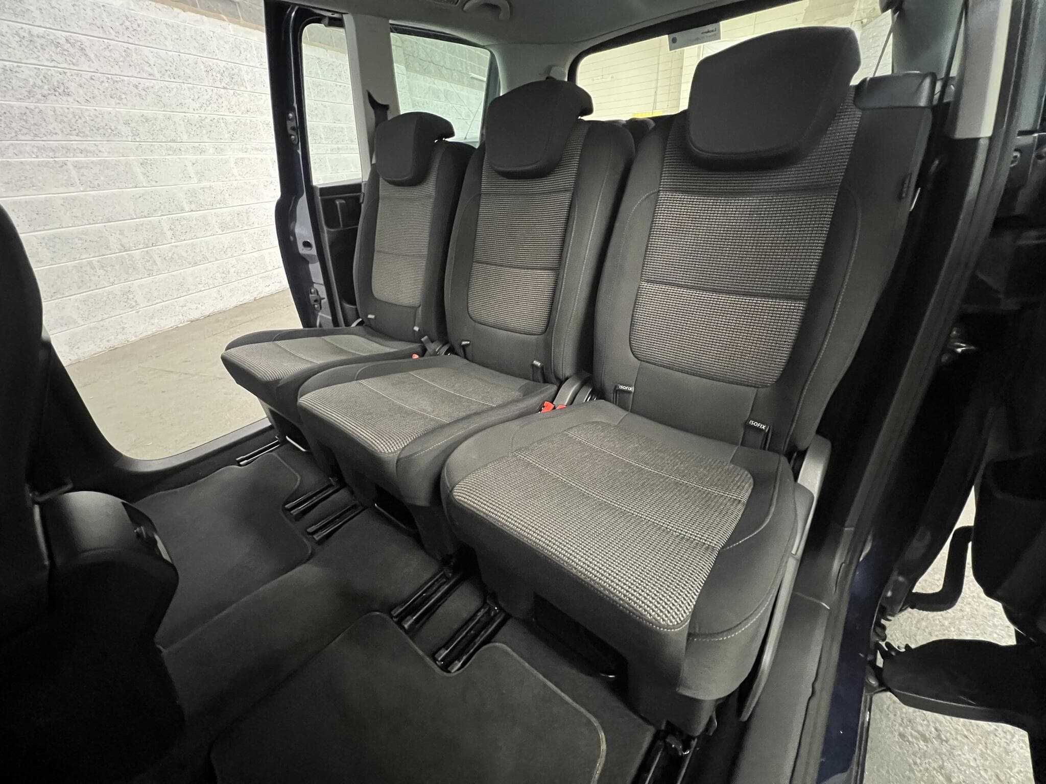 2012 Volkswagen Sharan - Thumbnail 41