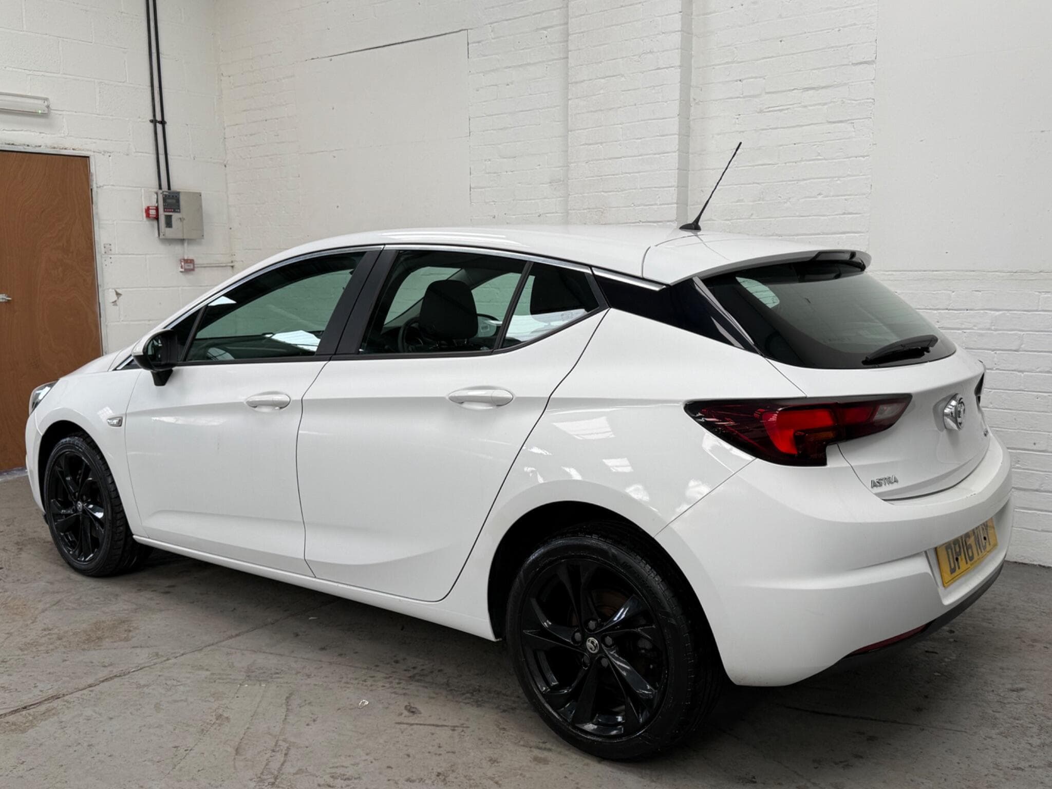2016 Vauxhall Astra - Thumbnail 9