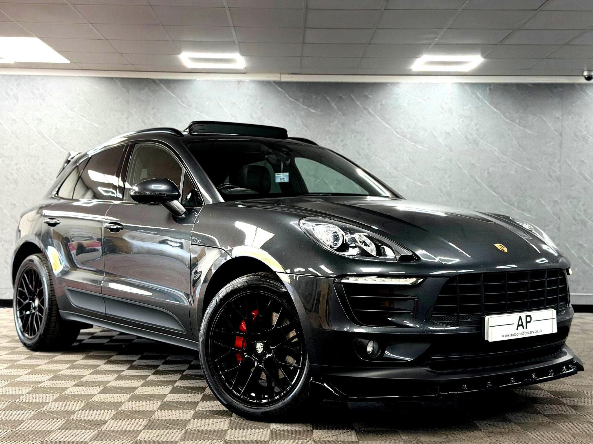 2016 Porsche Macan - Thumbnail 2