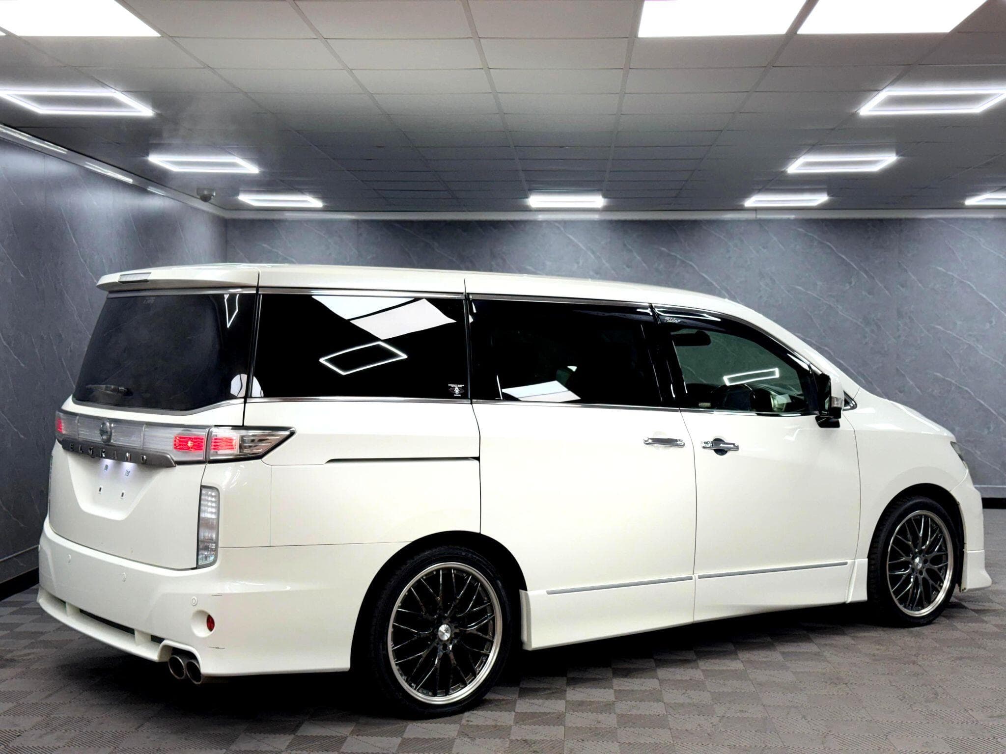 2014 Nissan Elgrand - Thumbnail 34
