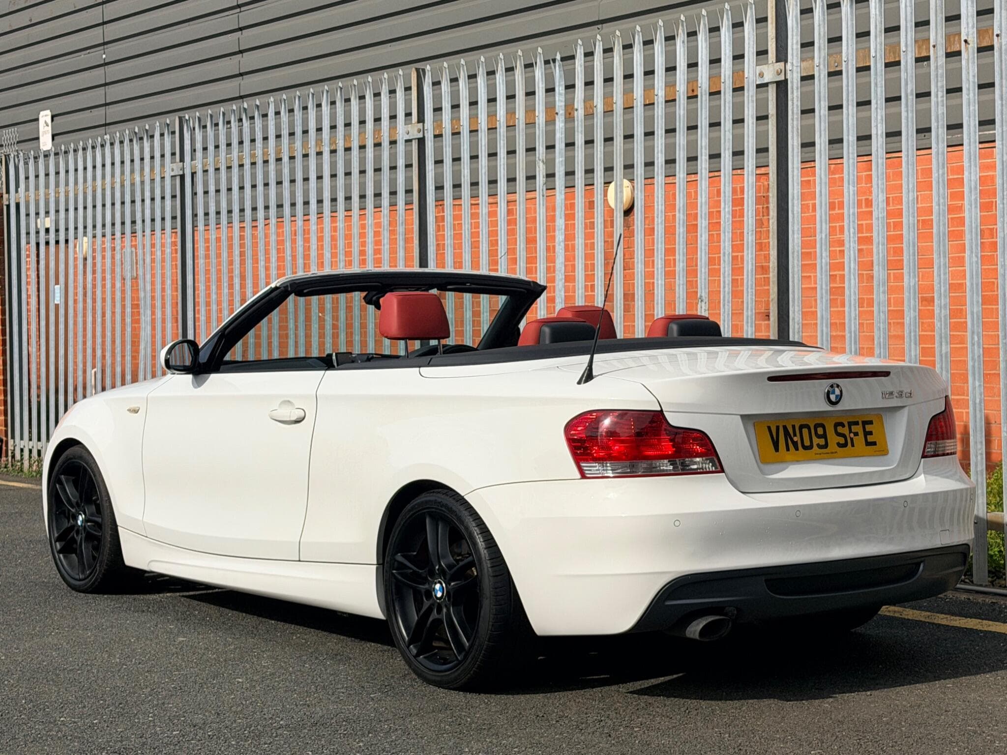 2009 BMW 1 Series - Thumbnail 10