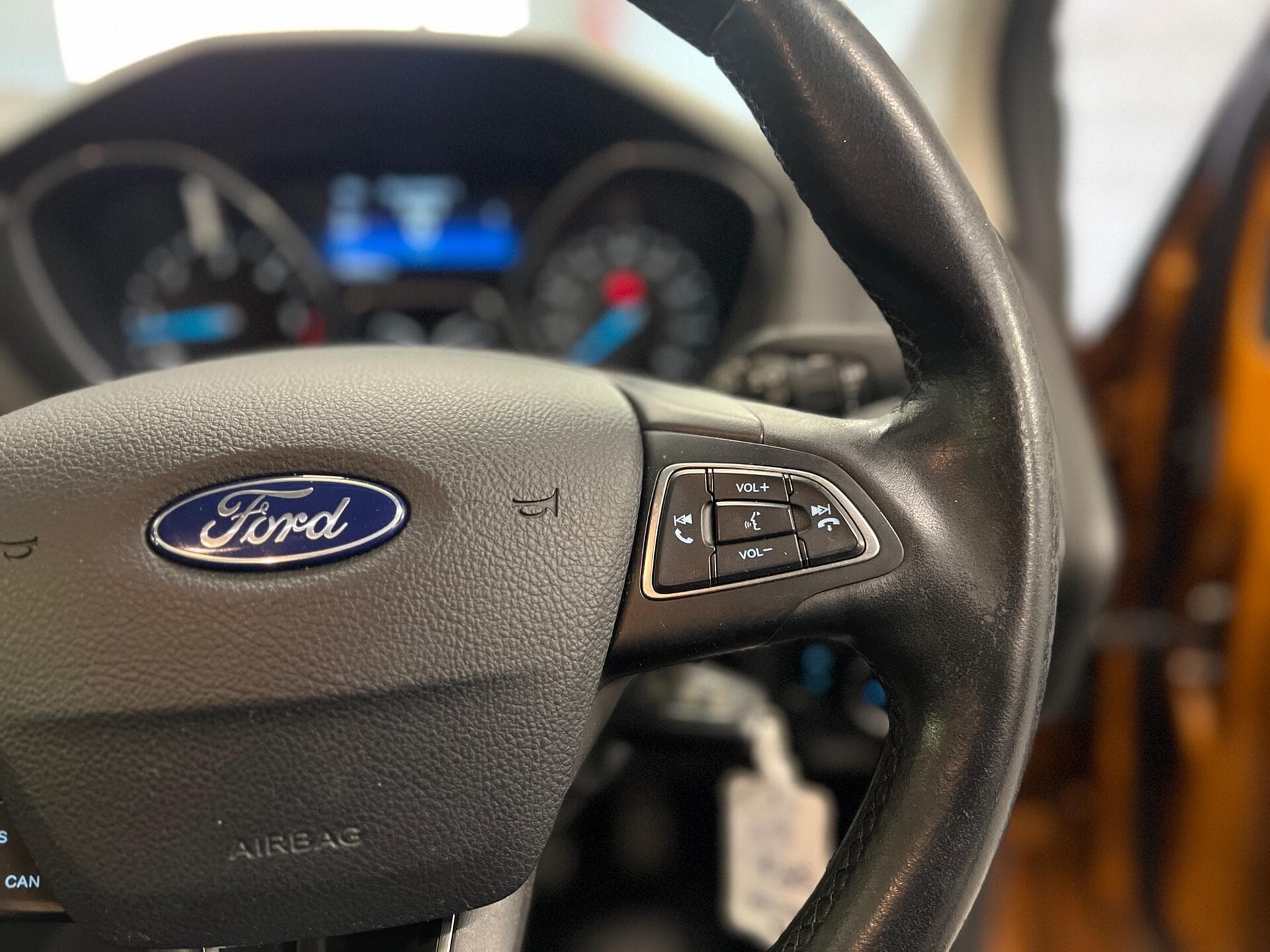 2017 Ford Focus - Thumbnail 28