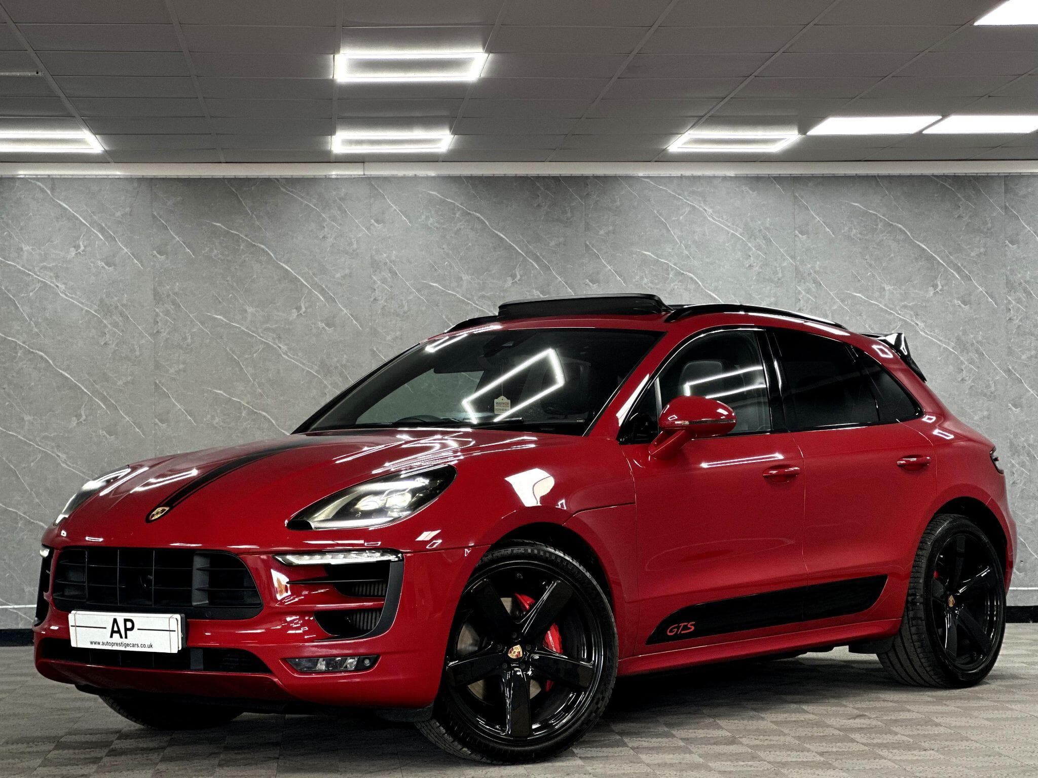 2016 Porsche Macan - Thumbnail 7