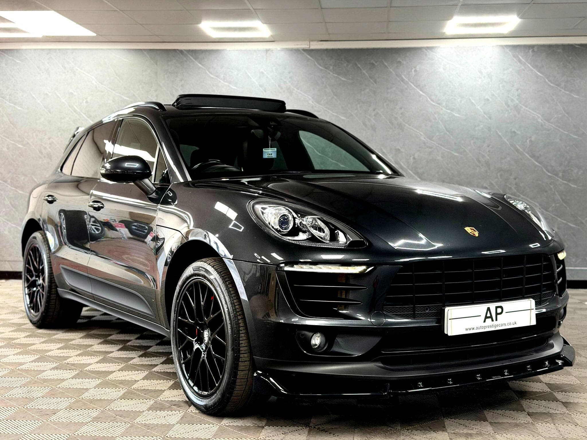 2016 Porsche Macan - Thumbnail 3