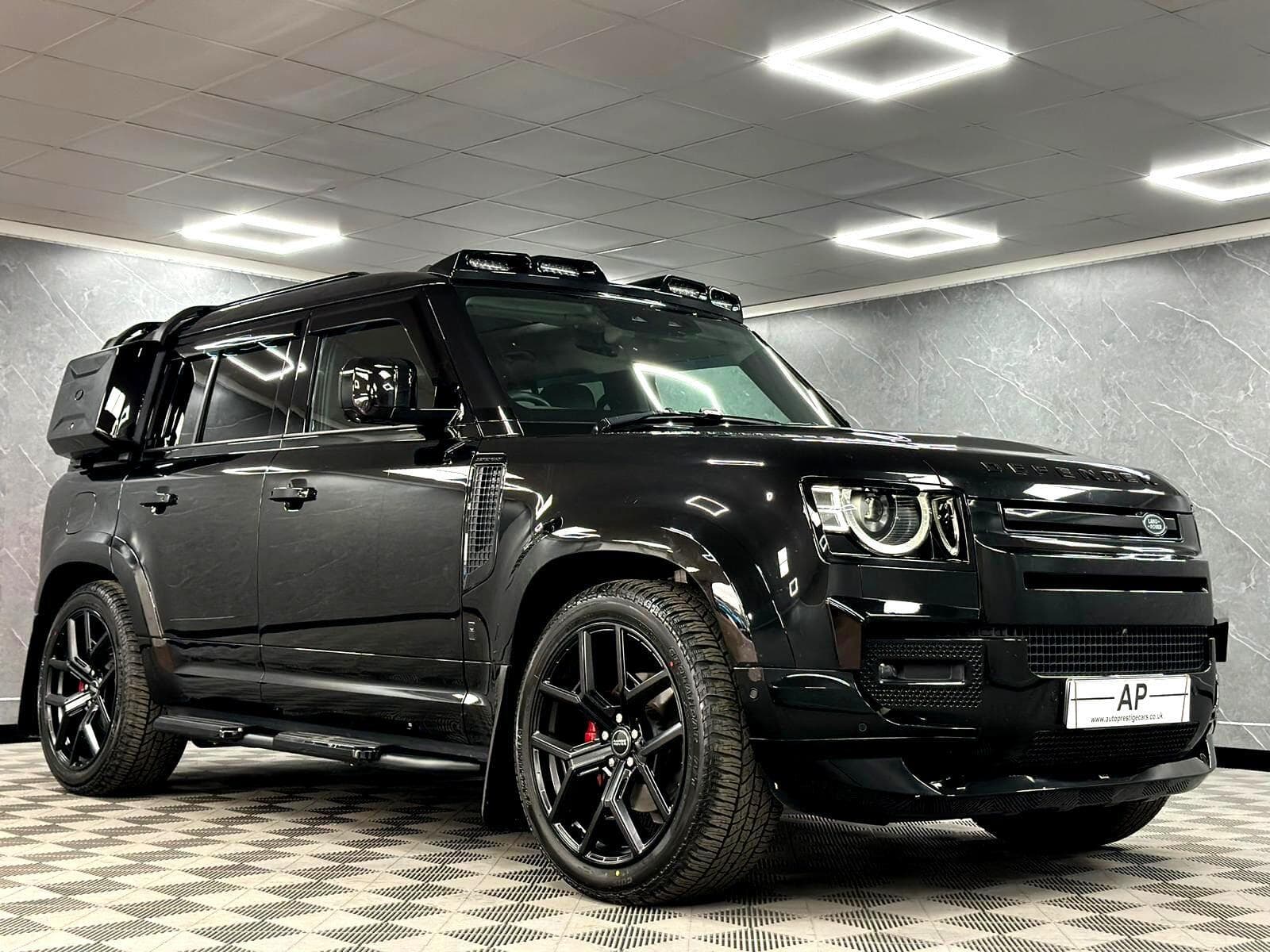 2025 Land Rover Defender 110 - Thumbnail 43