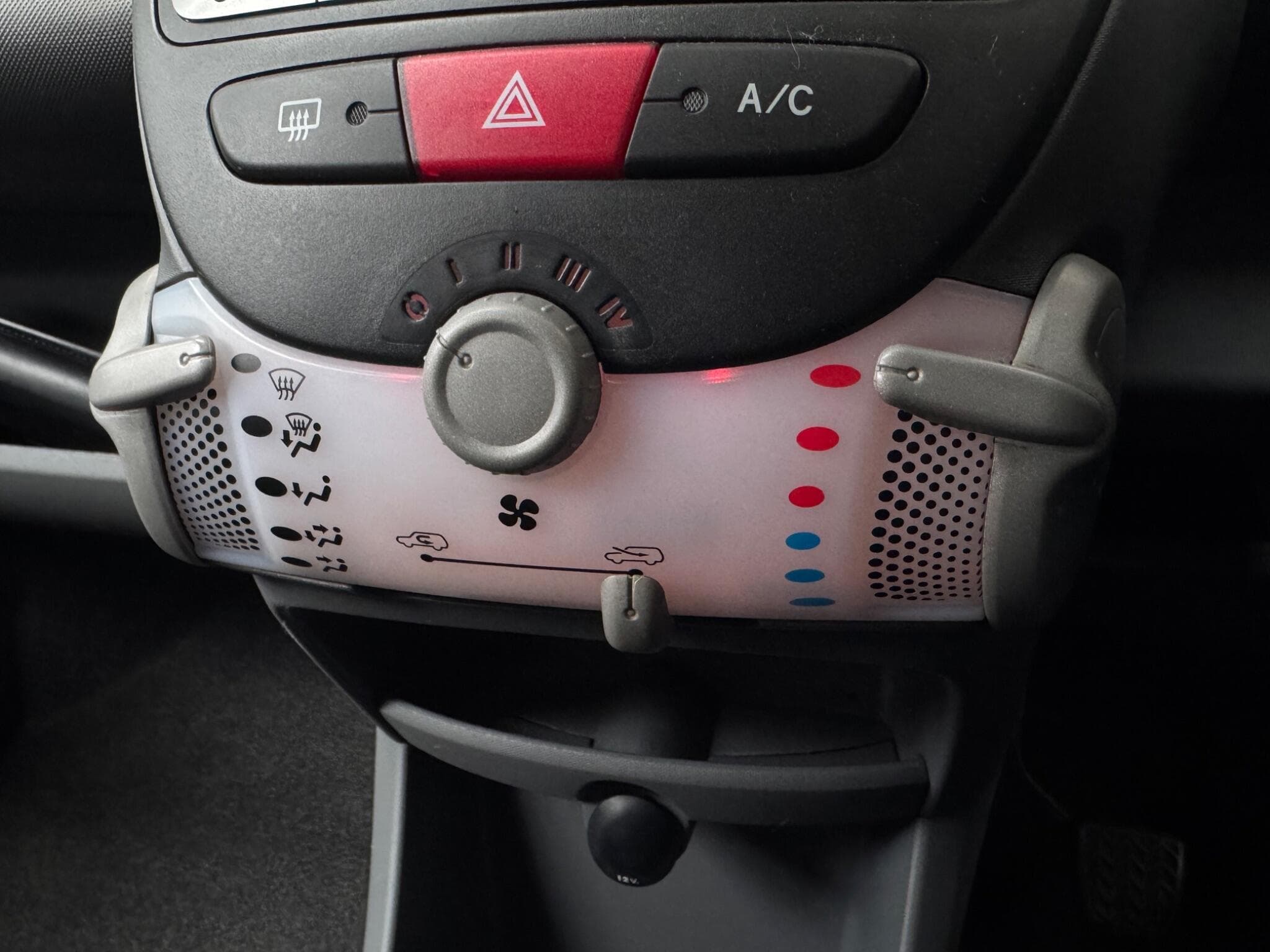 2011 Toyota AYGO - Thumbnail 15