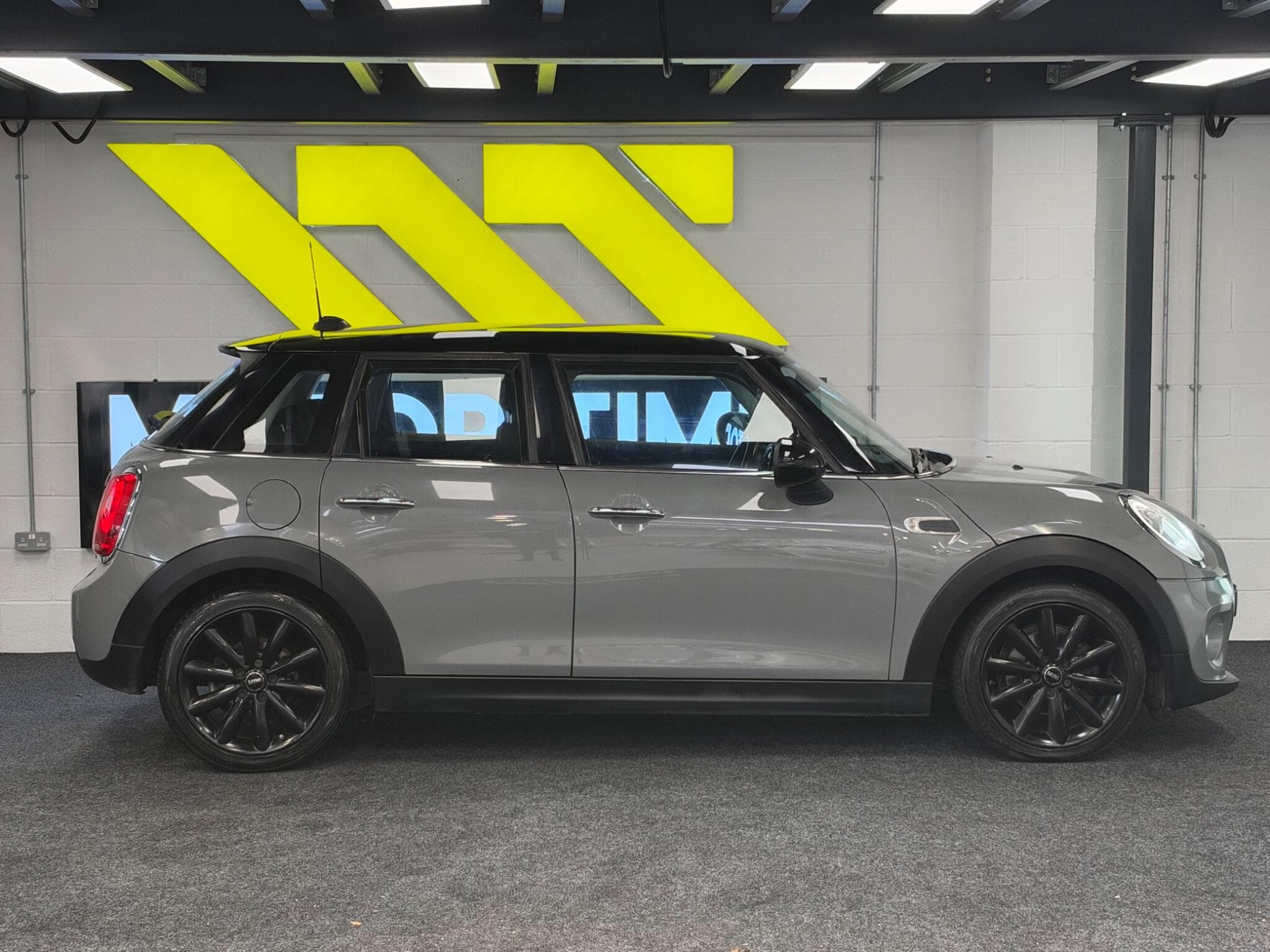 2016 MINI Hatch - Thumbnail 8