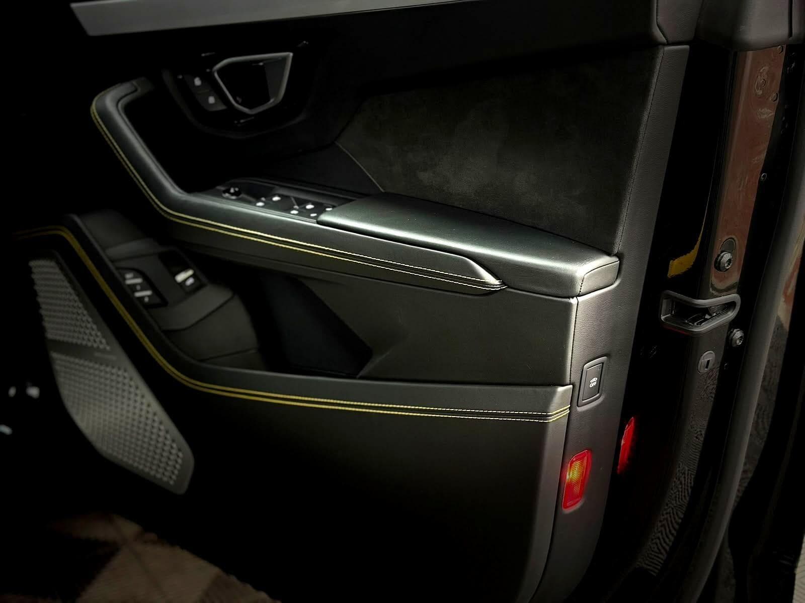 2022 Lamborghini Urus - Thumbnail 31