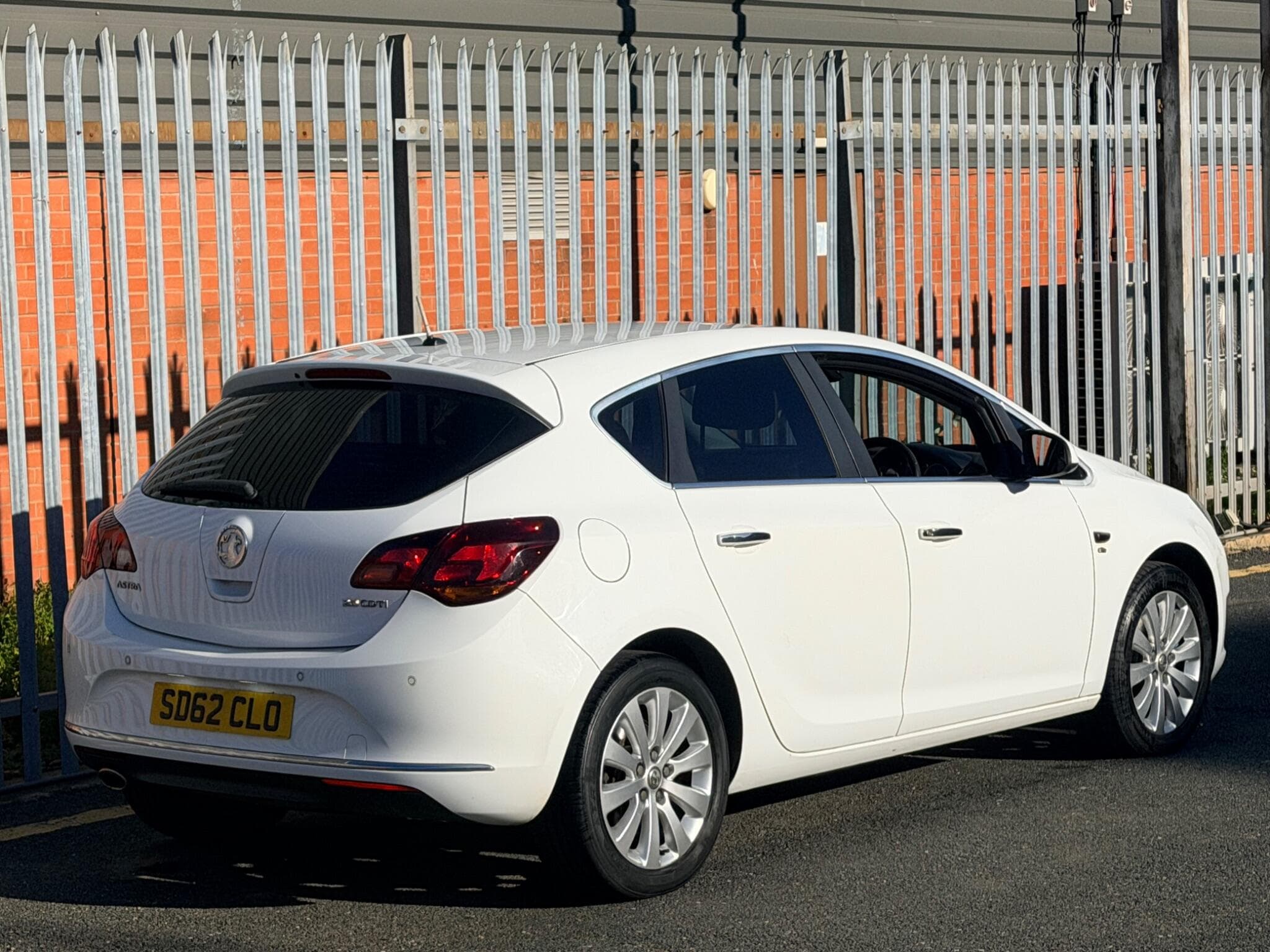 2012 Vauxhall Astra - Thumbnail 3
