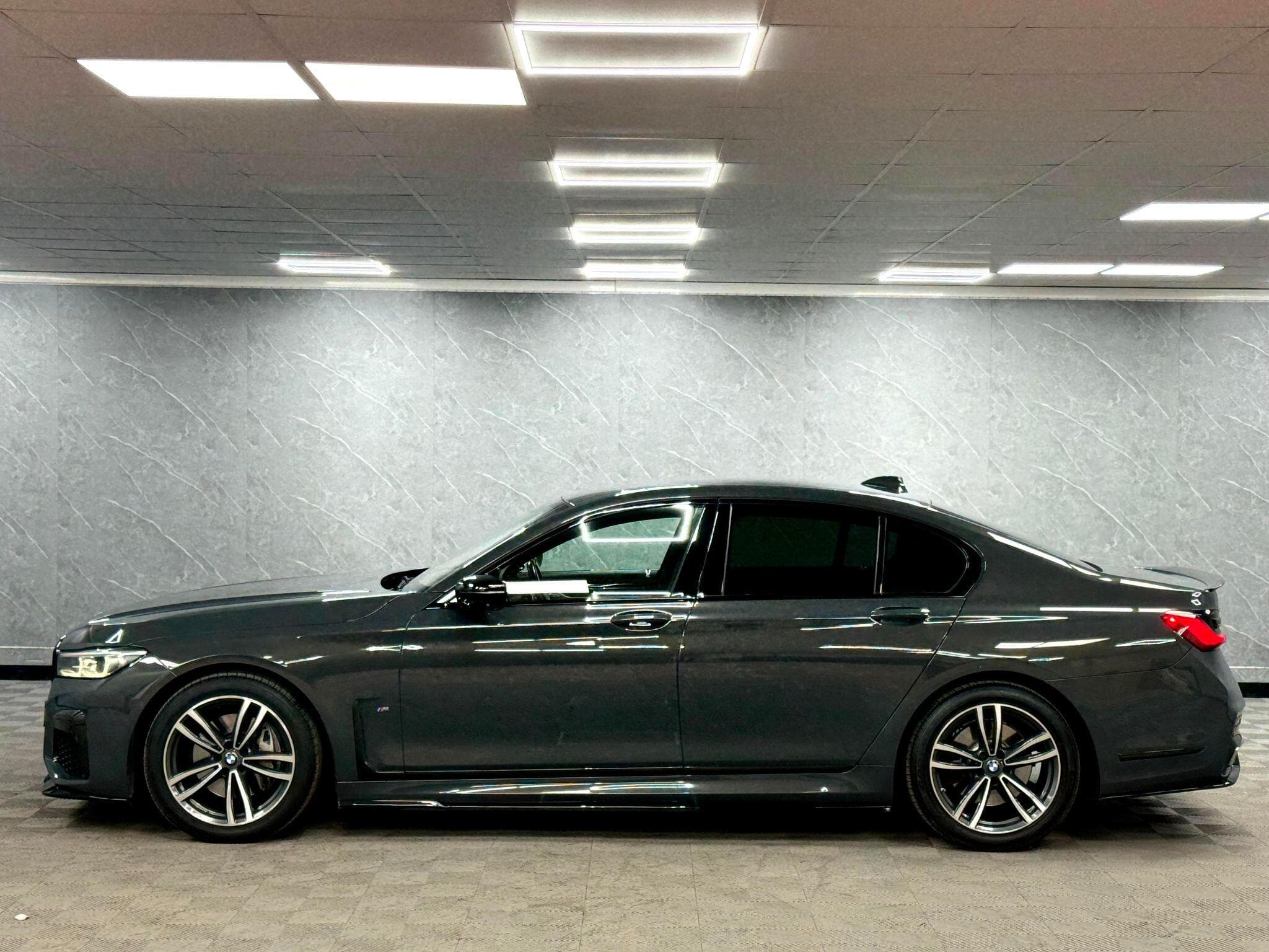 2019 BMW 7 Series - Thumbnail 12