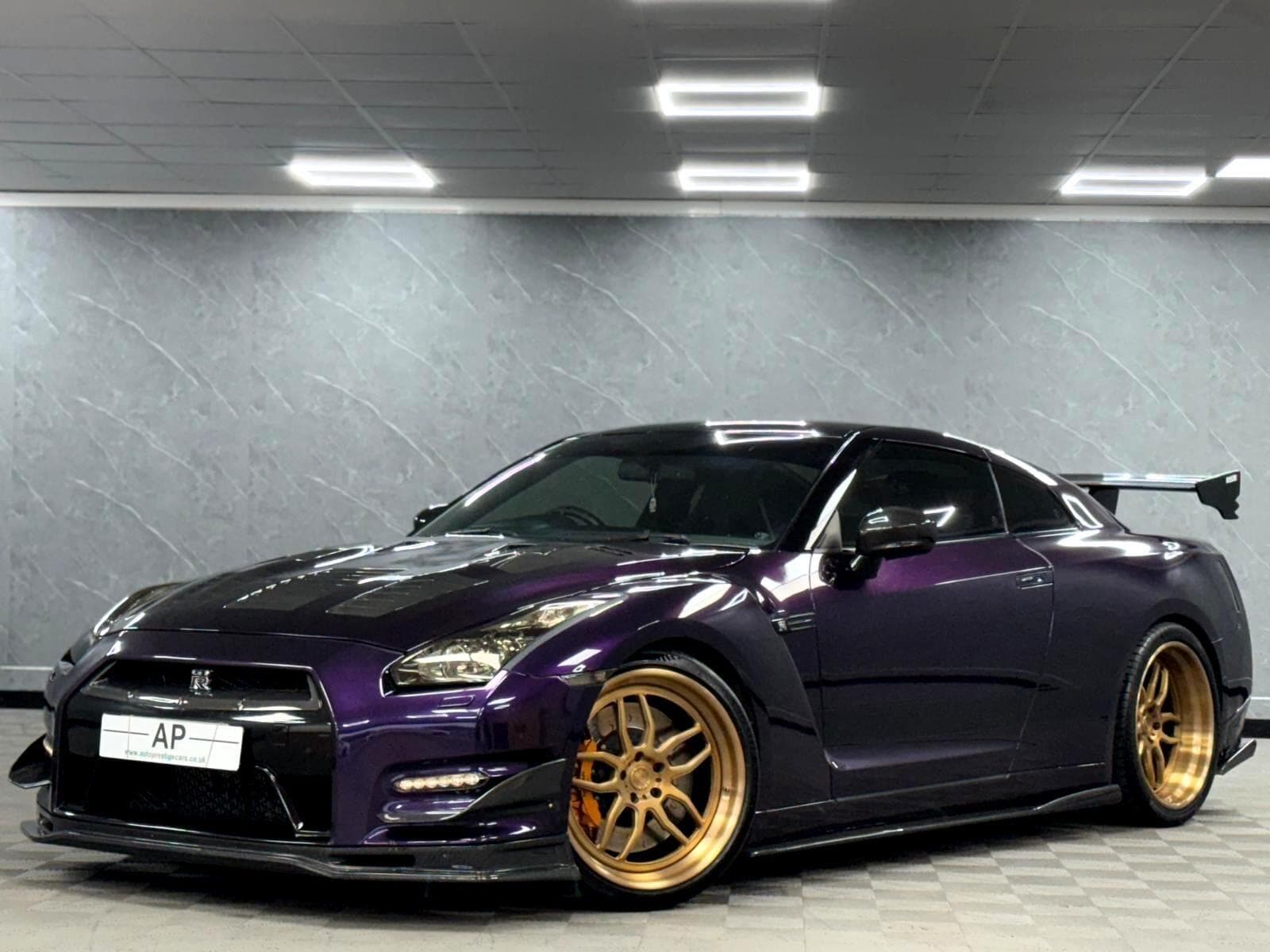 2011 Nissan GT-R - Thumbnail 9