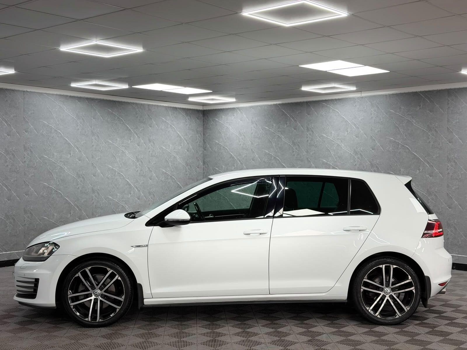 2015 Volkswagen Golf - Thumbnail 30