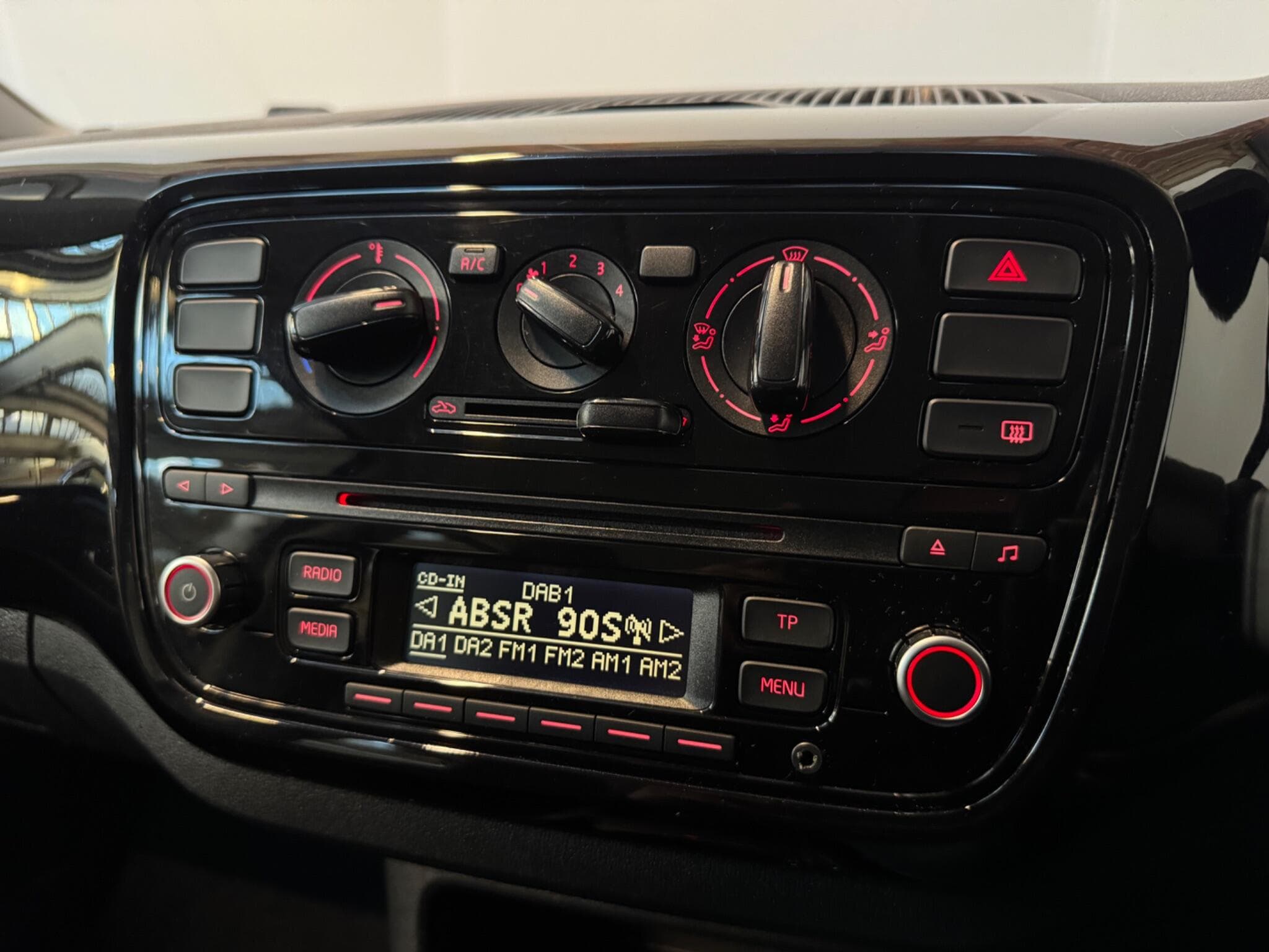 2015 Volkswagen up! - Thumbnail 14