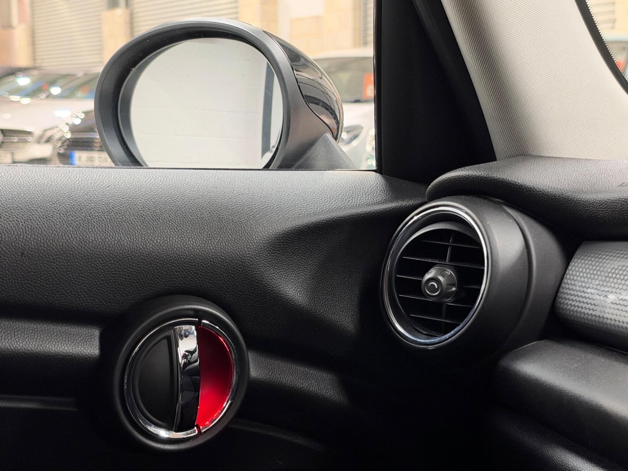 2015 MINI Hatch - Thumbnail 26