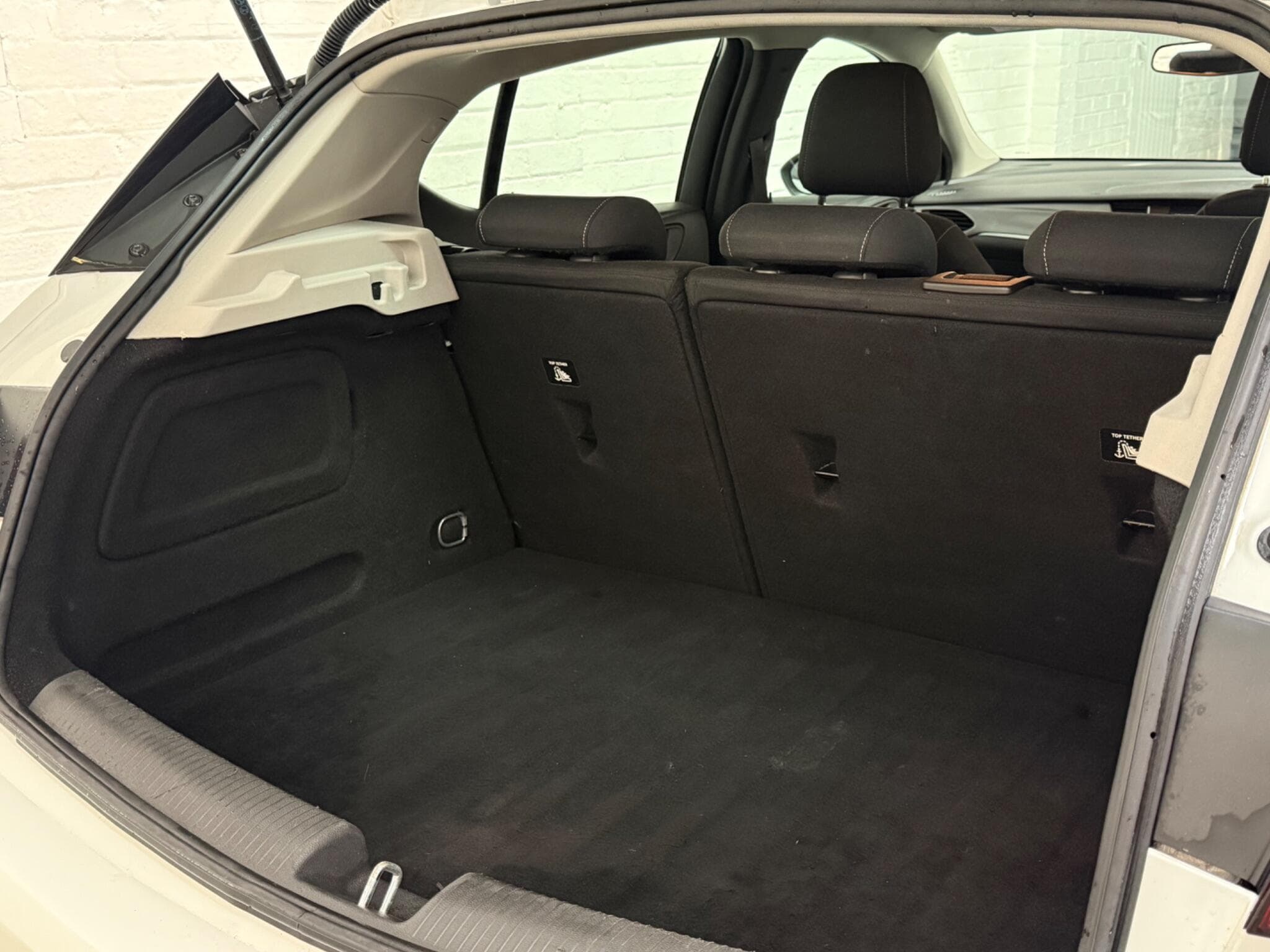 2016 Vauxhall Astra - Thumbnail 32