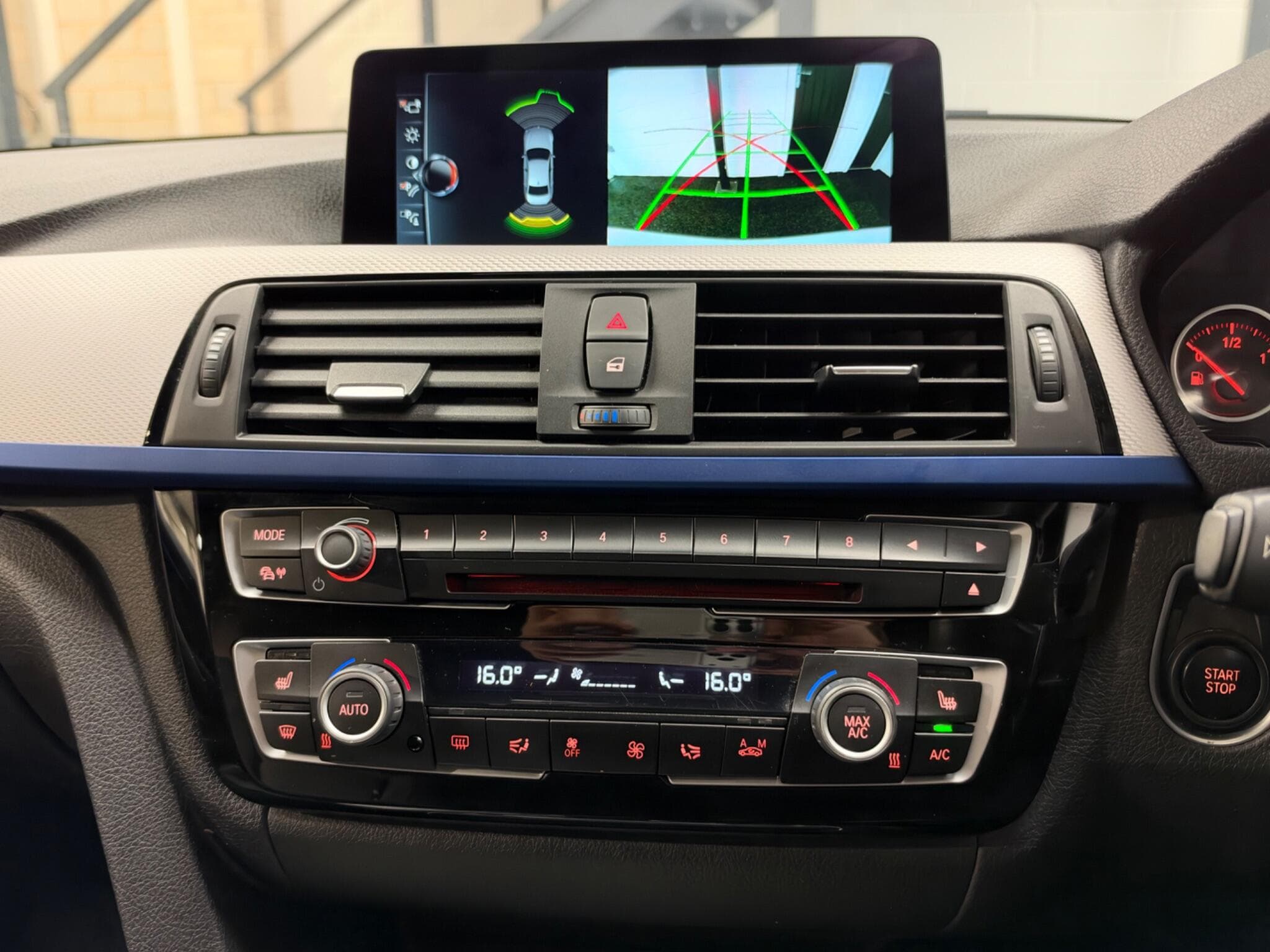 2017 BMW 3 Series - Thumbnail 33