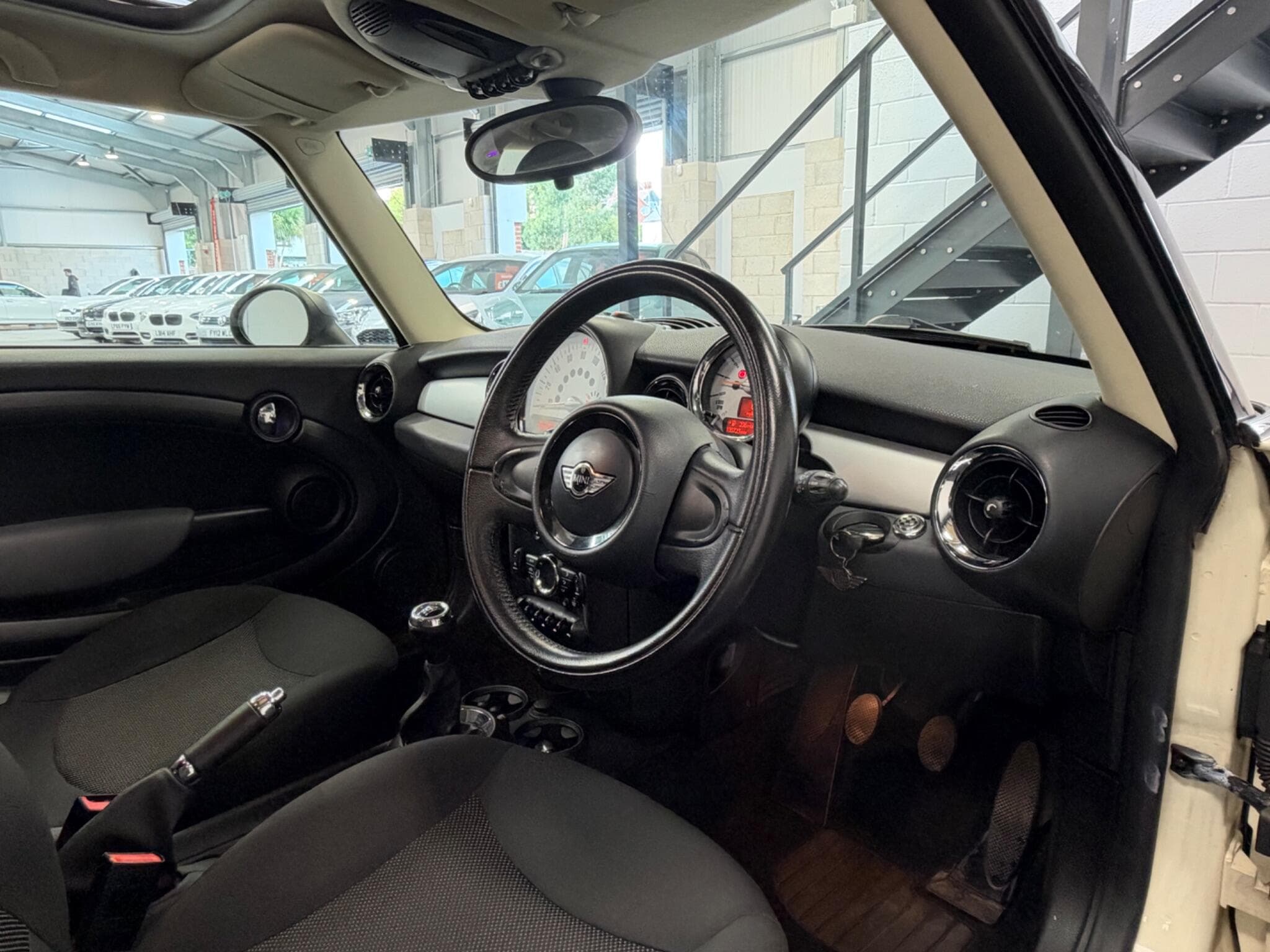 2011 MINI Hatch - Thumbnail 15